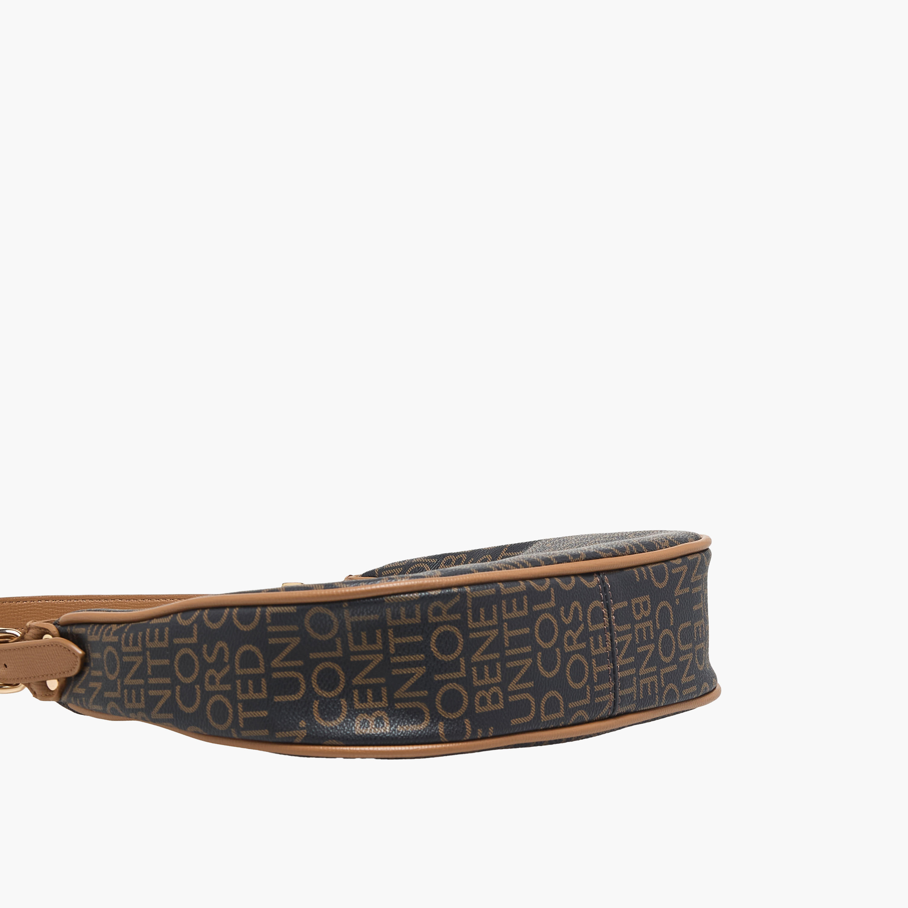 شنطة باجيت بطبعات مونوجرام وسحّاب إغلاق من يونايتد كولورز أوف بينيتون-women-bagsandwallets-handbags-image-7