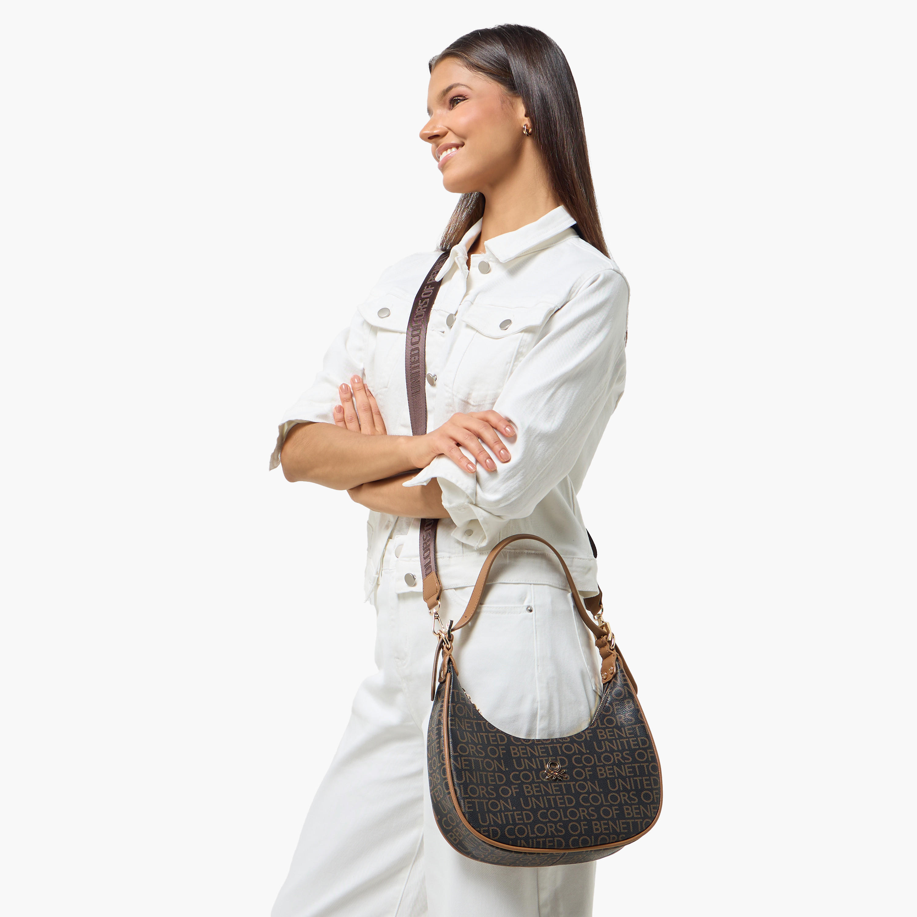 شنطة باجيت بطبعات مونوجرام وسحّاب إغلاق من يونايتد كولورز أوف بينيتون-women-bagsandwallets-handbags-image-8