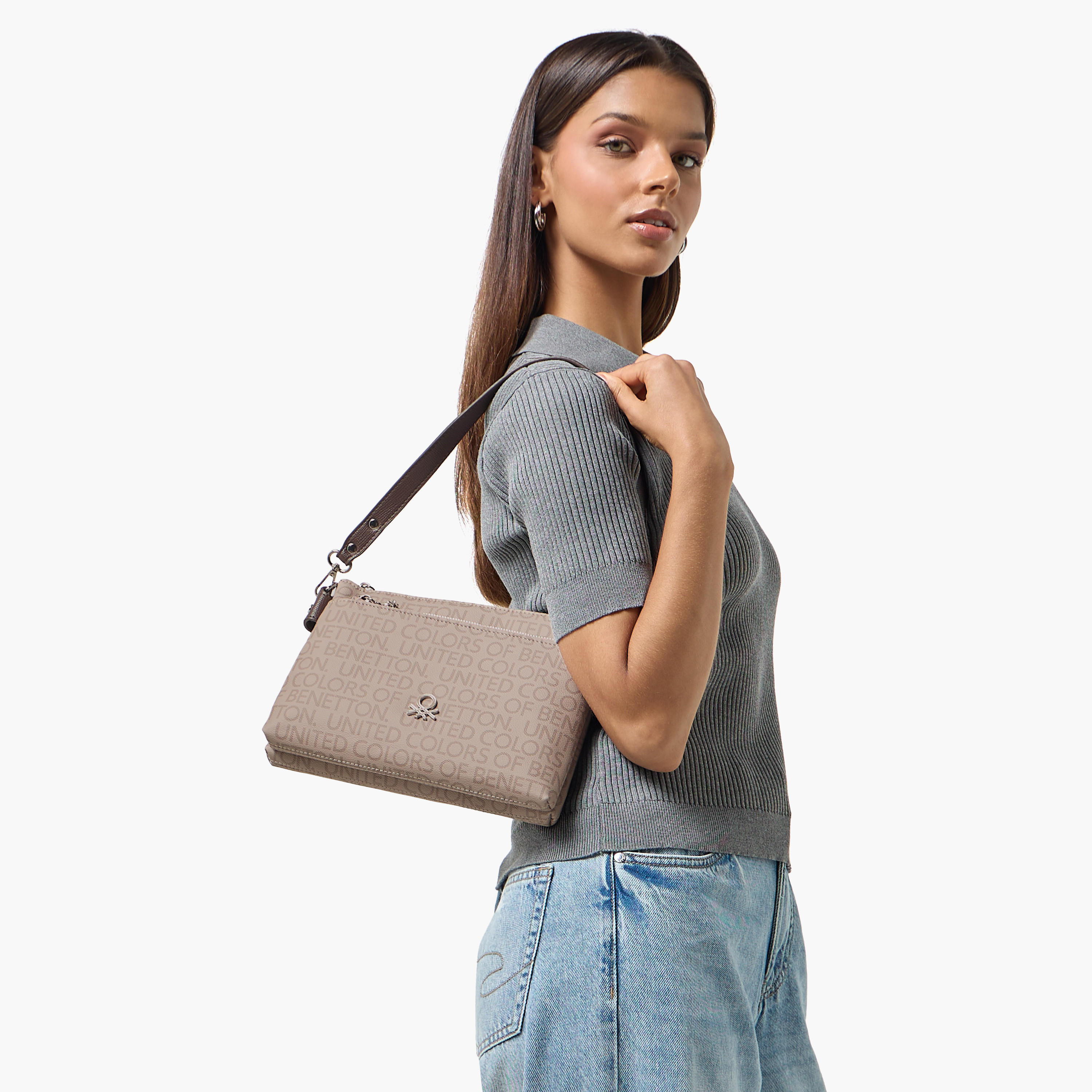 شنطة كروس بودي بطبعات مونوجرام وزر إغلاق من يونايتد كولورز أوف بينيتون-women-bagsandwallets-handbags-image-2