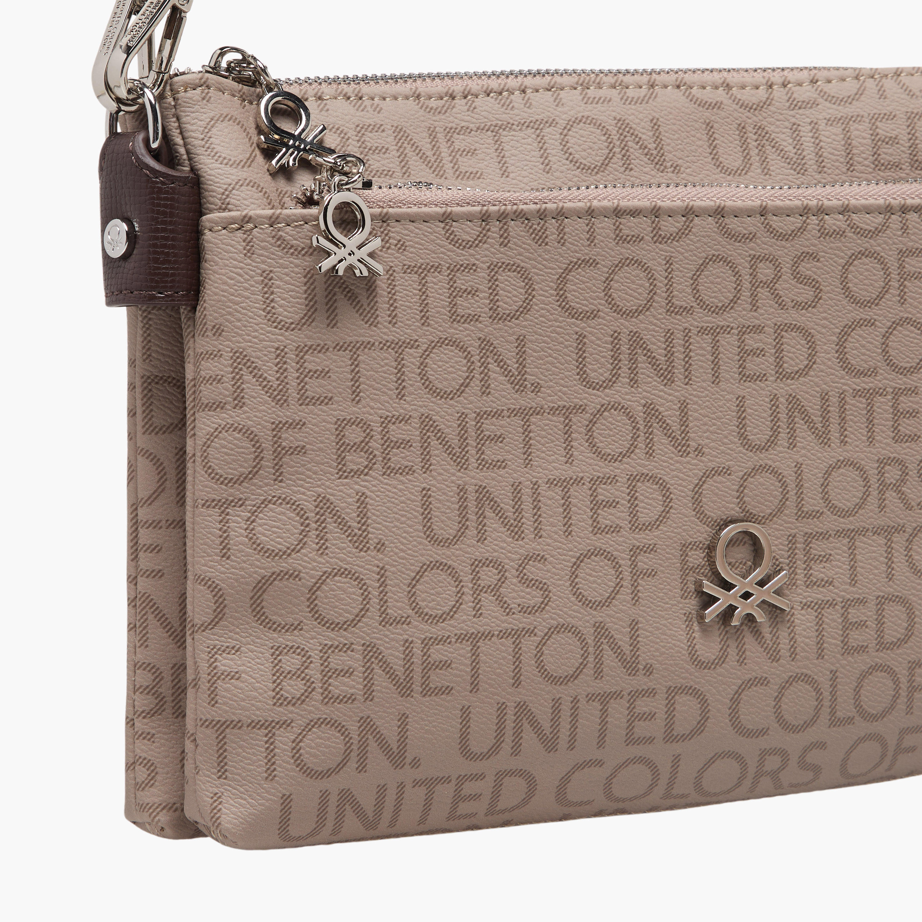 شنطة كروس بودي بطبعات مونوجرام وزر إغلاق من يونايتد كولورز أوف بينيتون-women-bagsandwallets-handbags-image-5