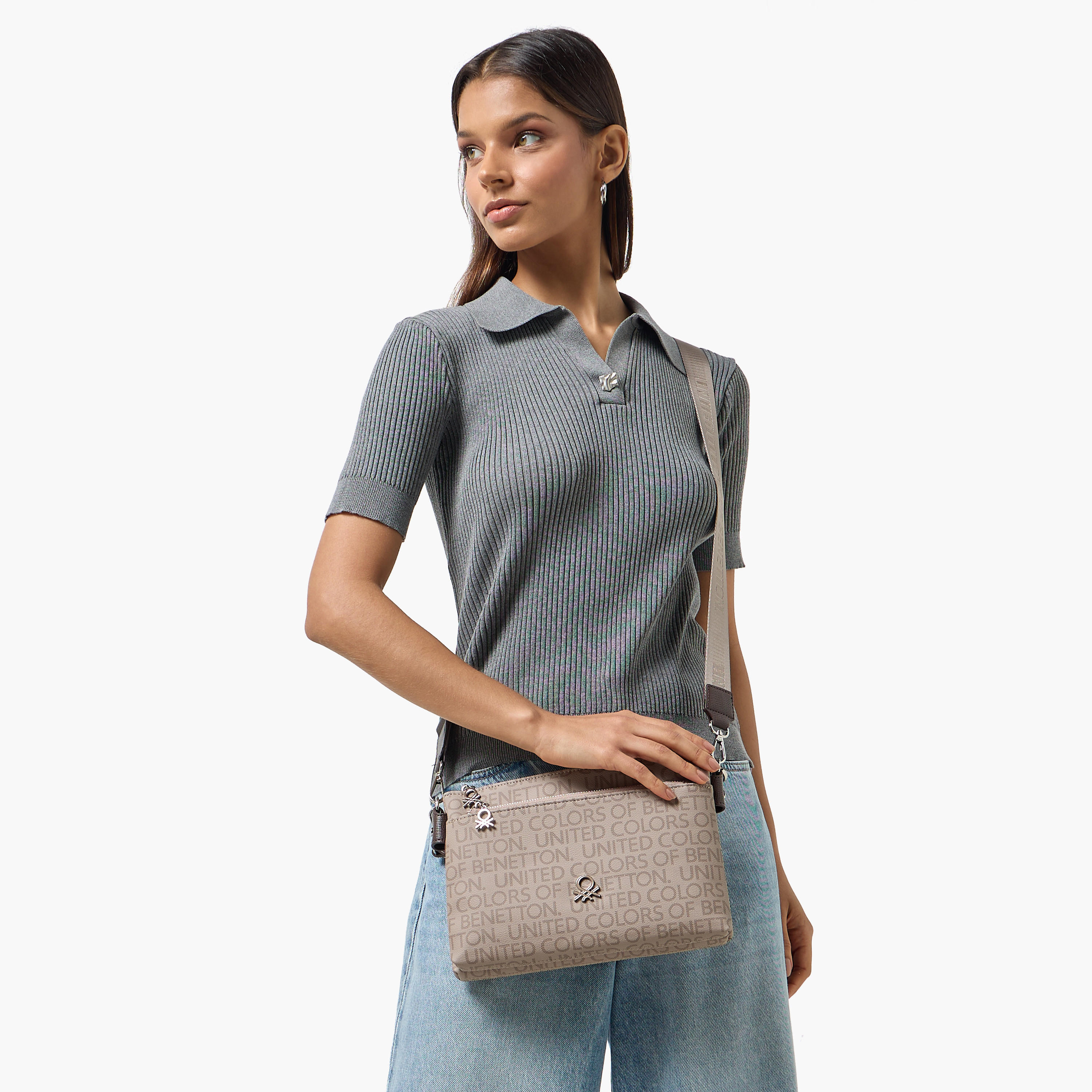 شنطة كروس بودي بطبعات مونوجرام وزر إغلاق من يونايتد كولورز أوف بينيتون-women-bagsandwallets-handbags-image-8