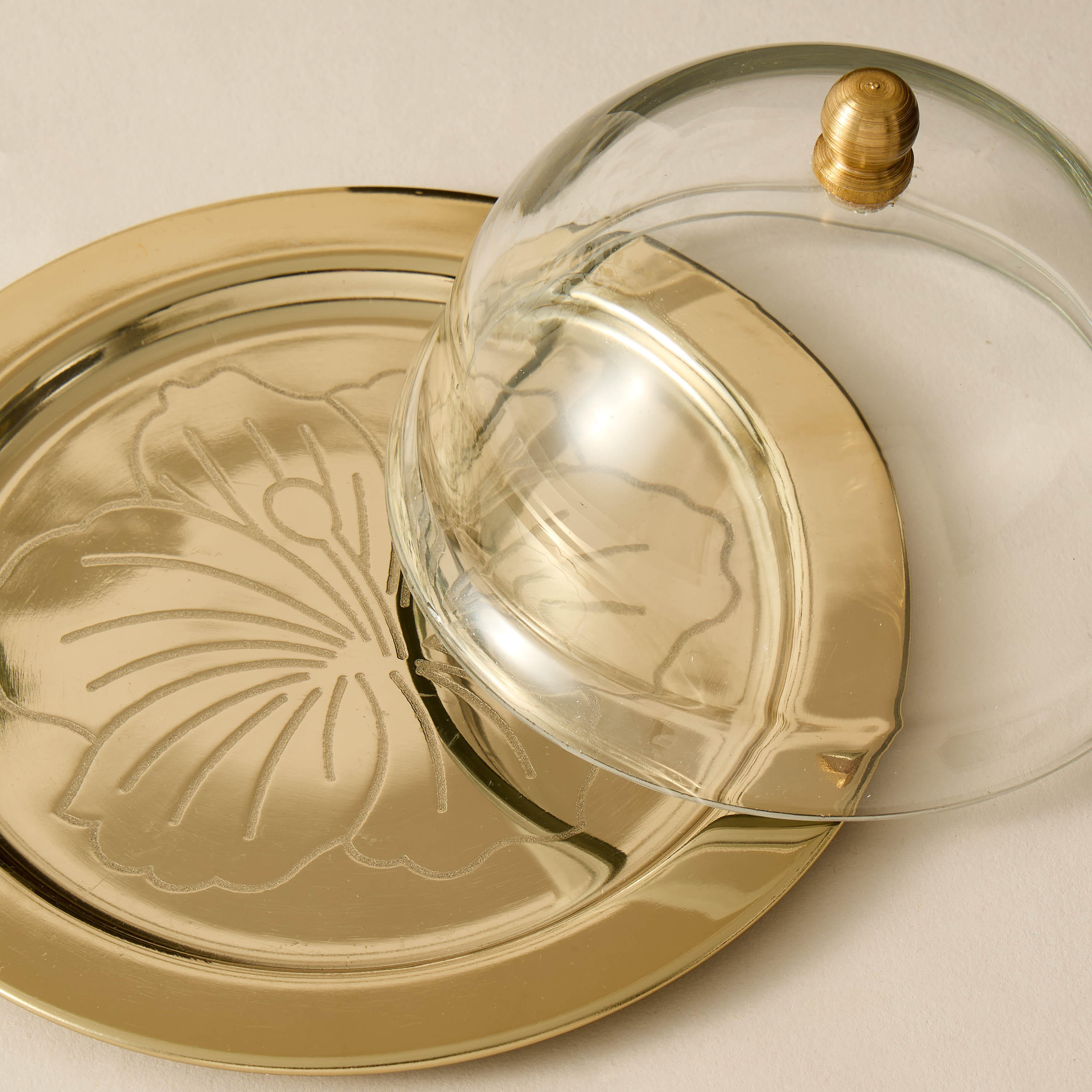 Hibiscus Embossed Date Tray with Dome Lid - 17 cms-household-dining-serveware-servingtrays-image-3