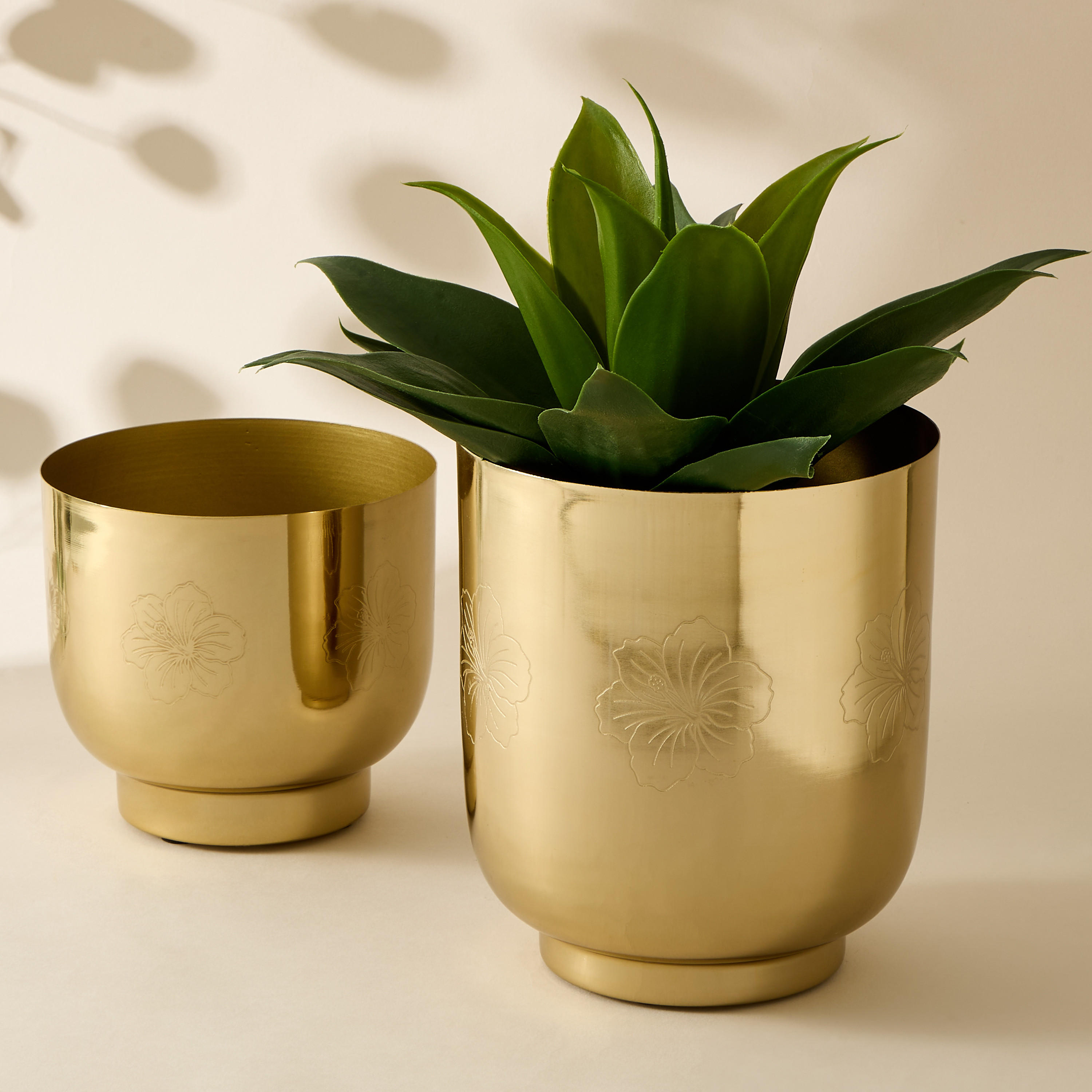 Hibiscus Engraved Metal Planter - 18x21 cms-household-gardenandoutdoor-trellisandstands-plantrisers-image-4