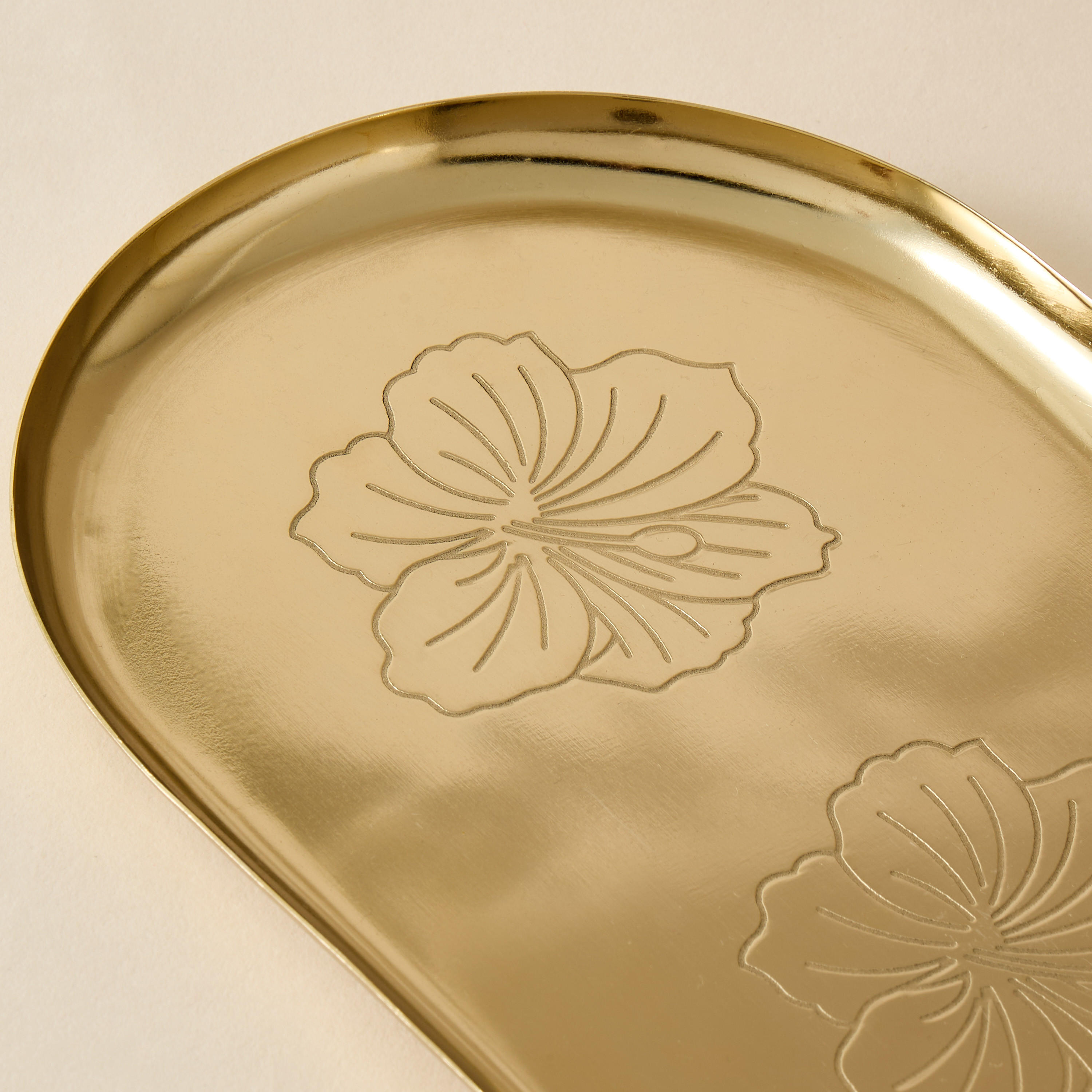 Hibiscus Engraved Oval Serving Tray - 35x16 cms-household-decor-boxesandtrays-image-2
