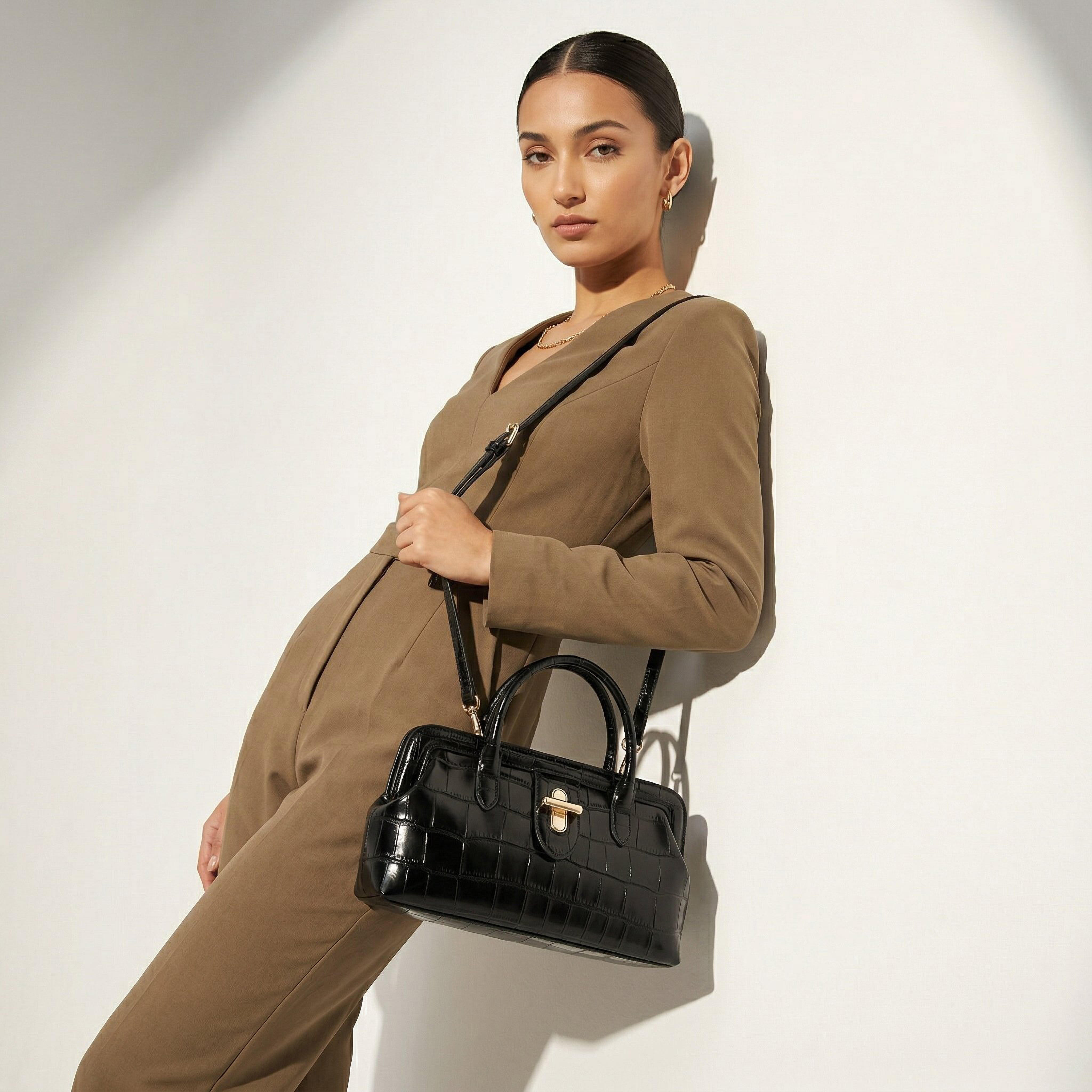 شنطة توتي بملمس بارز ومقابض من سيليست-women-bagsandwallets-handbags-image-2