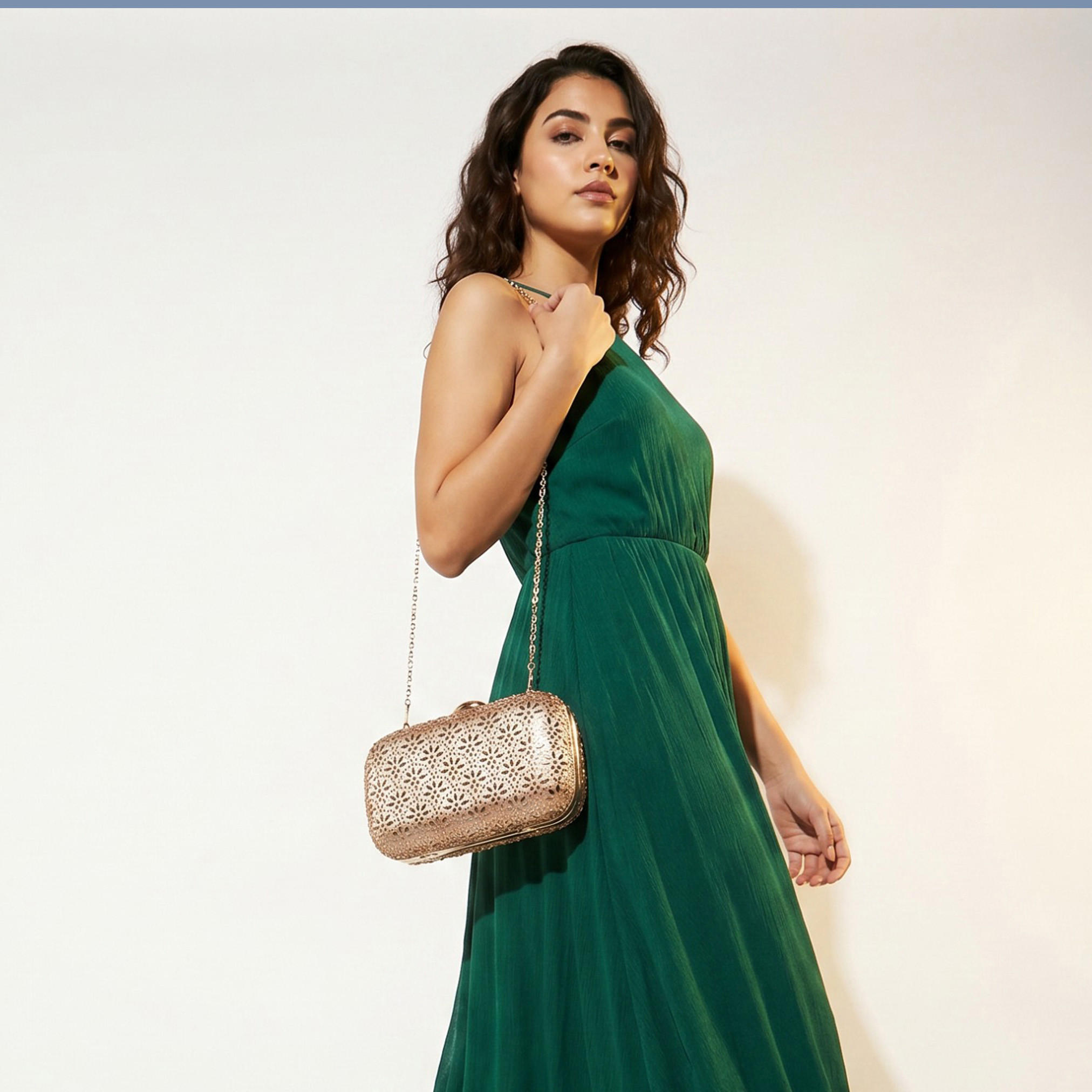شنطة كلاتش مزينة بحزام سلسلة قابل للفصل من ساشا-women-bagsandwallets-handbags-image-8