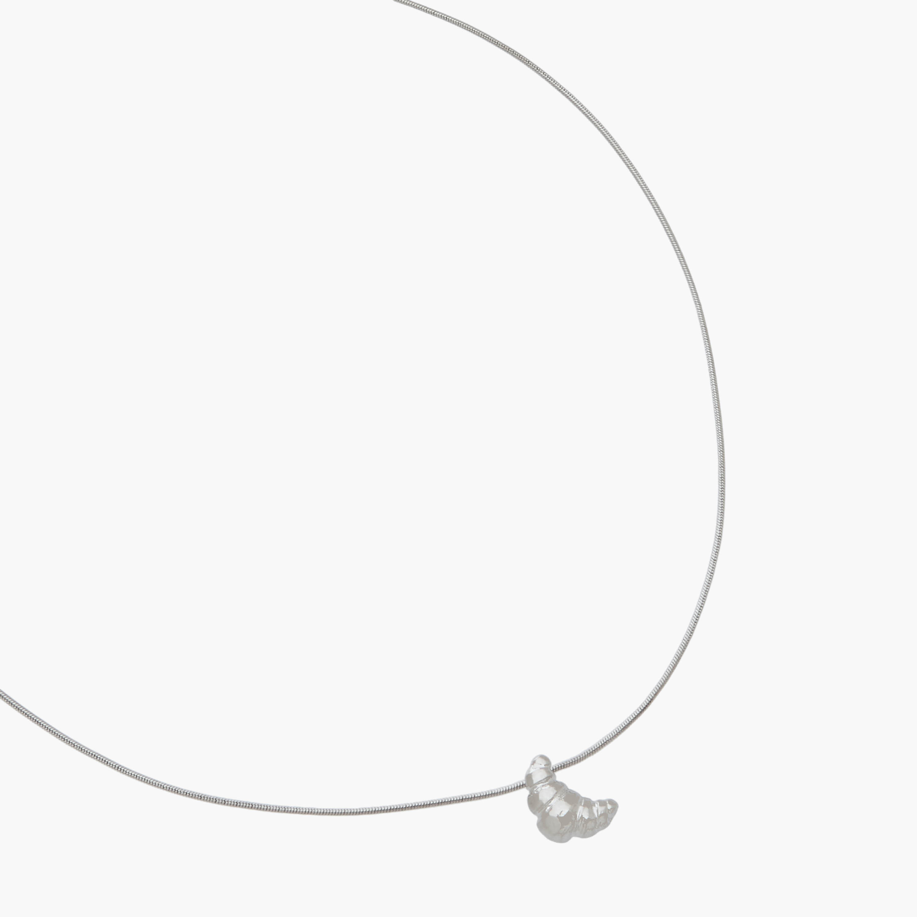 قلادة فضية بدلاية على شكل كرواسون-women-watchesandjewellery-jewellery-necklacesandpendants-image-2