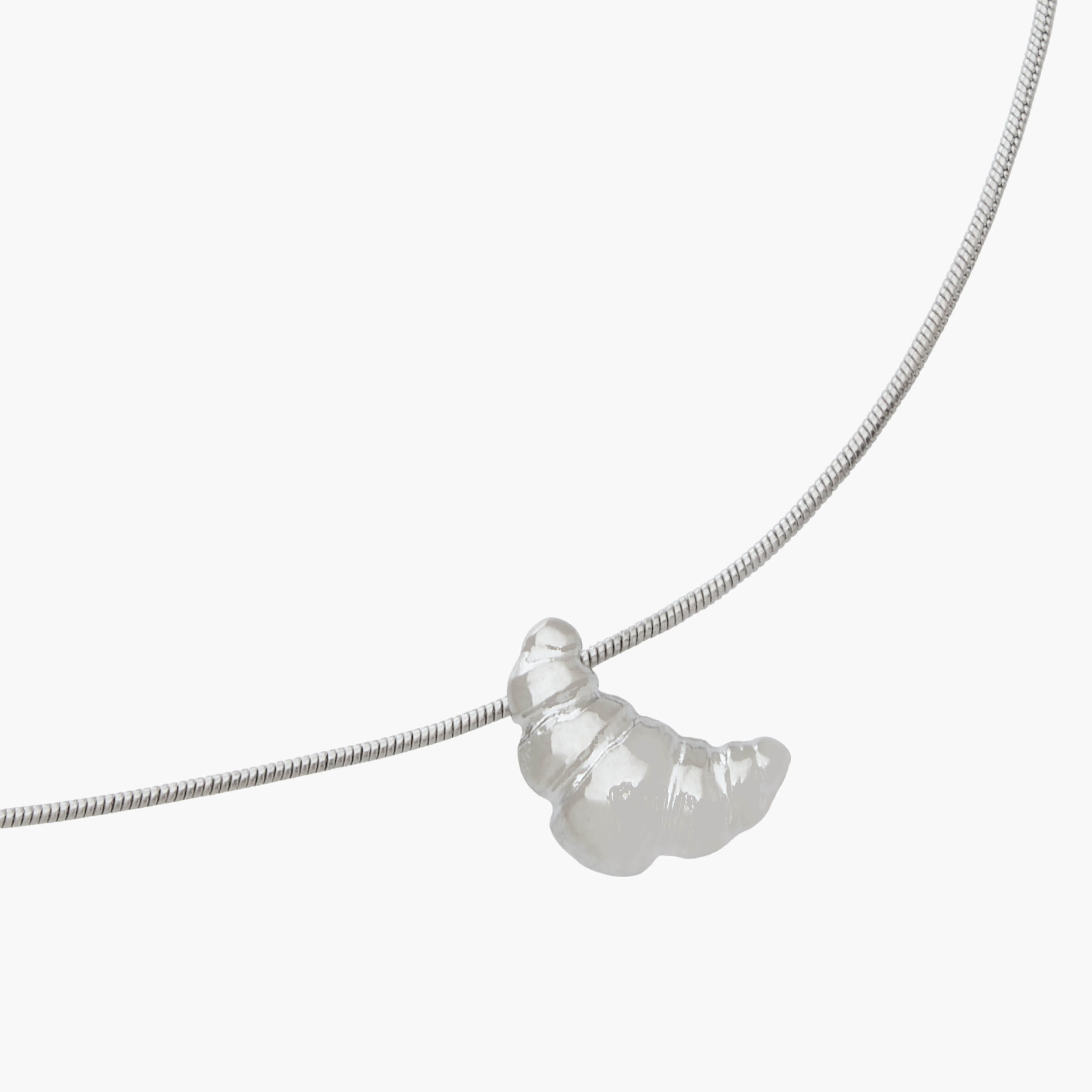 قلادة فضية بدلاية على شكل كرواسون-women-watchesandjewellery-jewellery-necklacesandpendants-image-4