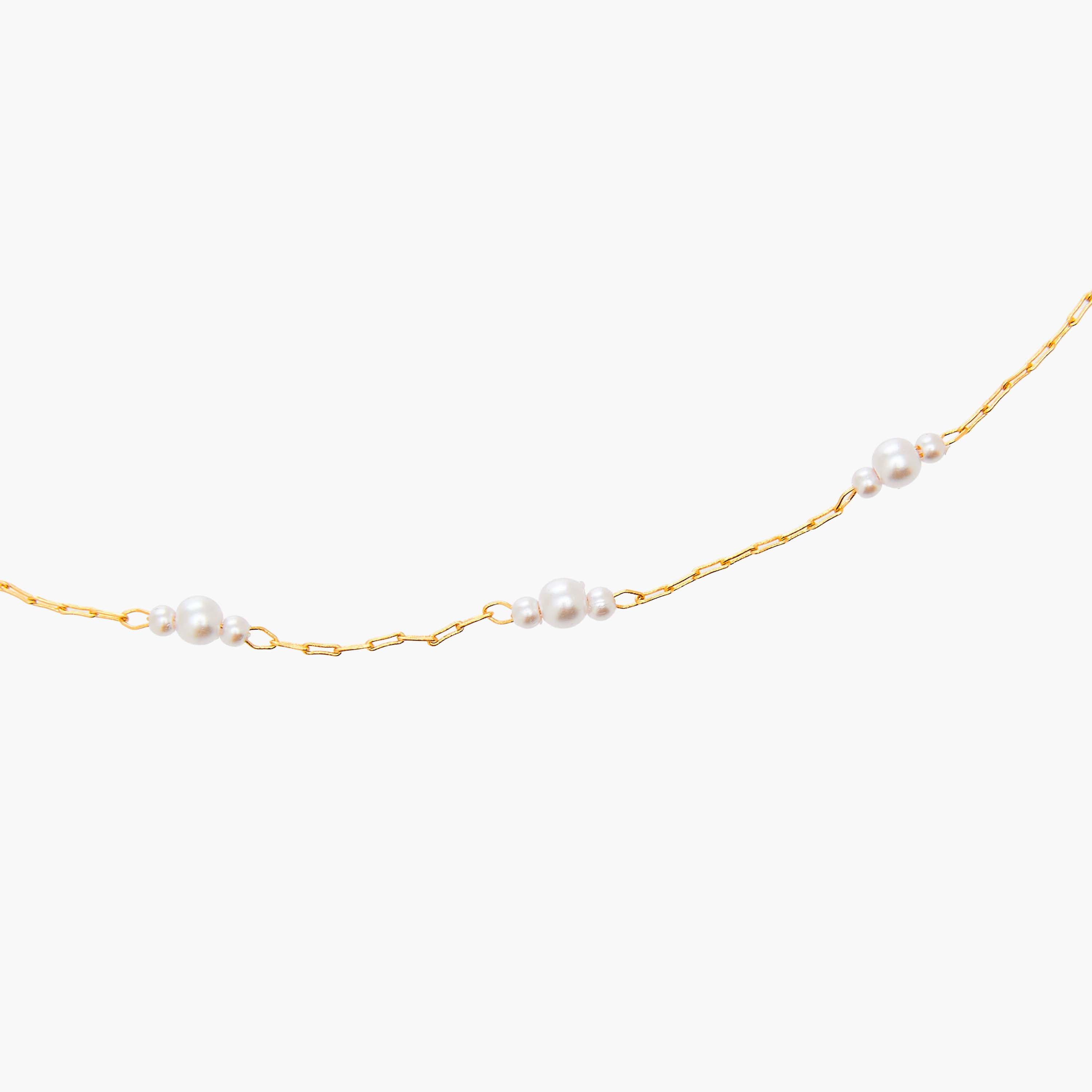 عقد بلون ذهبي وتفاصيل لؤلؤ-women-watchesandjewellery-jewellery-necklacesandpendants-image-4