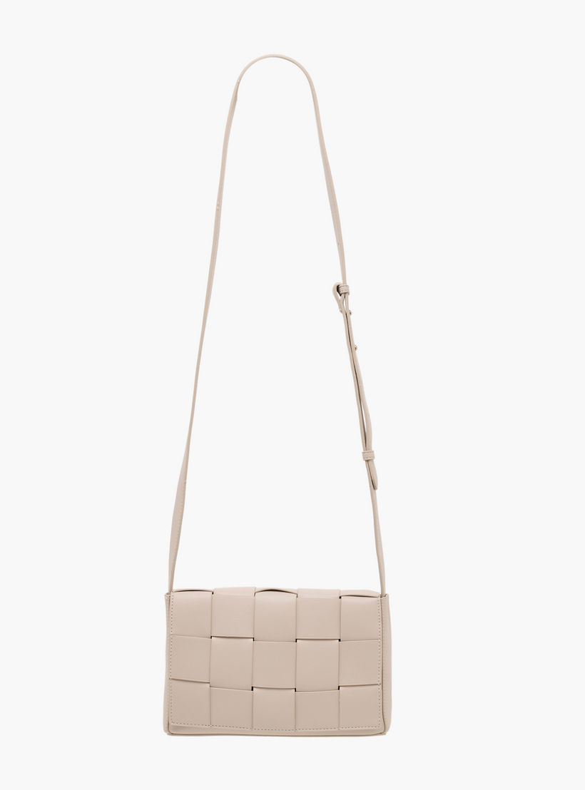 شنطة كروس بودي بارزة الملمس بحزام قابل للتعديل من ساشا-women-bagsandwallets-handbags-image-3
