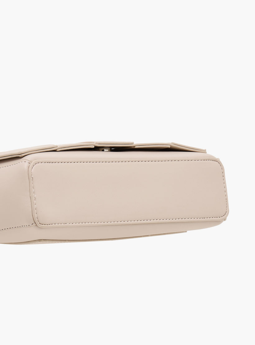شنطة كروس بودي بارزة الملمس بحزام قابل للتعديل من ساشا-women-bagsandwallets-handbags-image-7