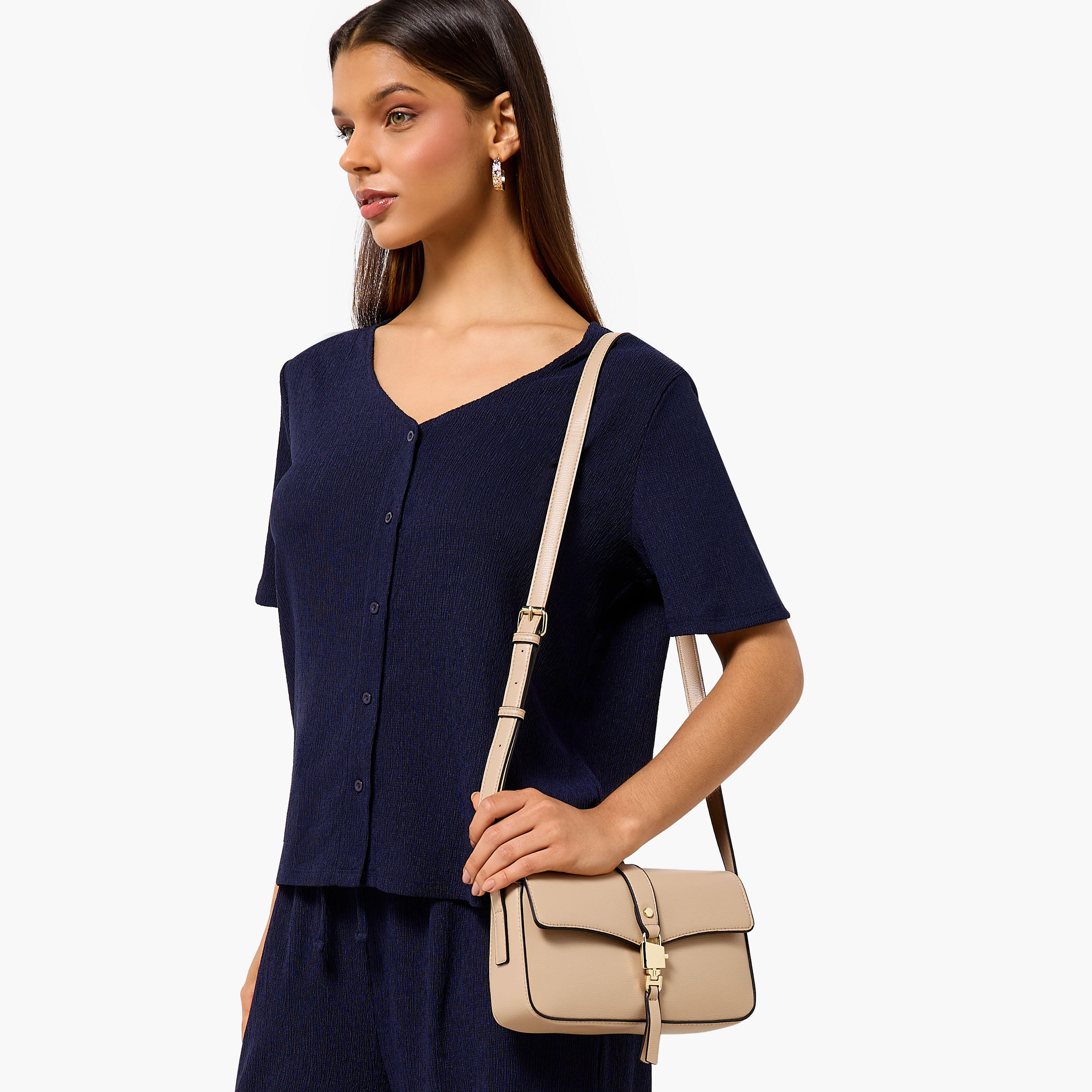 شنطة كروس بودي سادة بحزام قابل للتعديل من ساشا-women-bagsandwallets-handbags-image-3