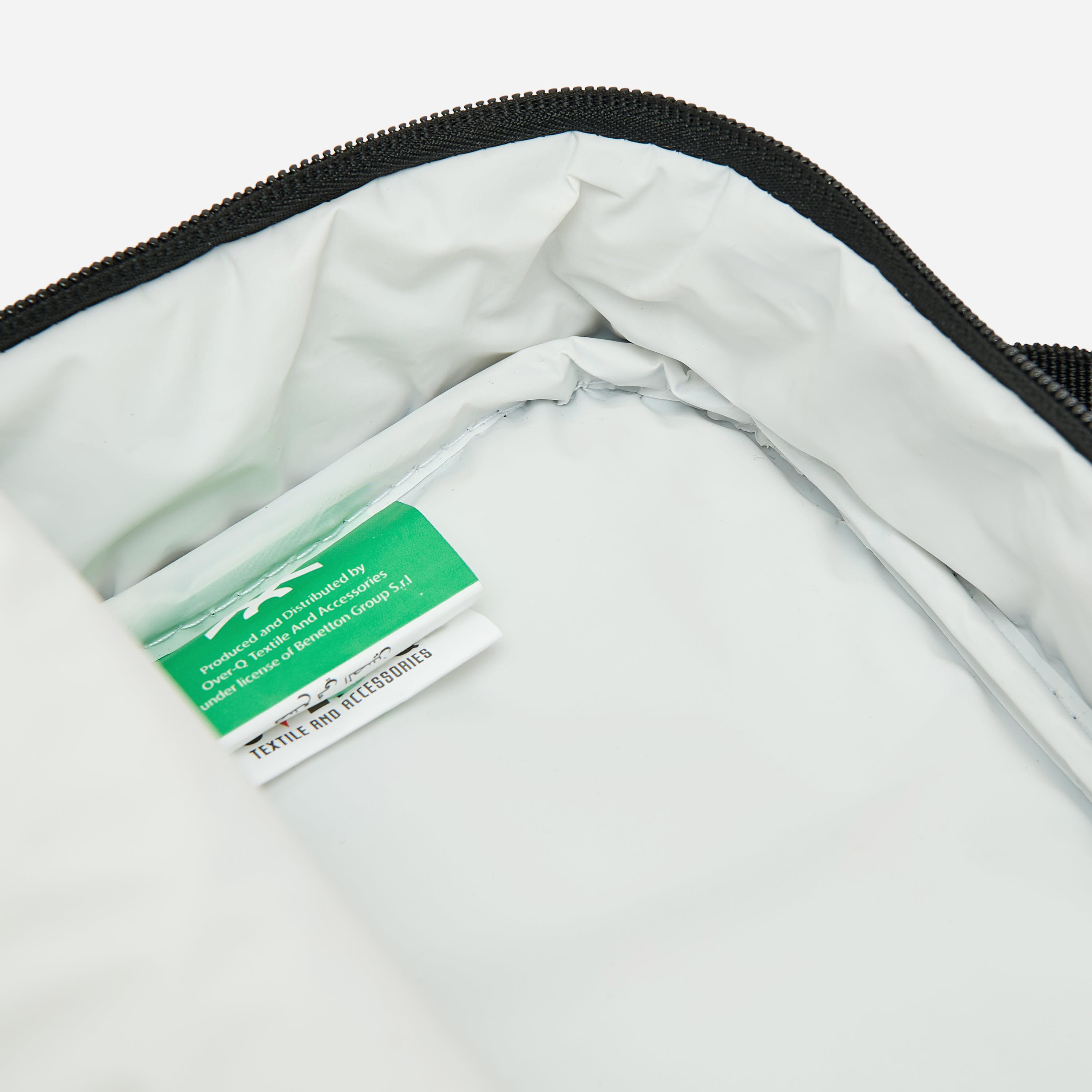 United Colors of Benetton Logo Print Lunch Bag for Boys 8-13 Years with Insulation-school-lunchessentials-lunchbags-image-5
