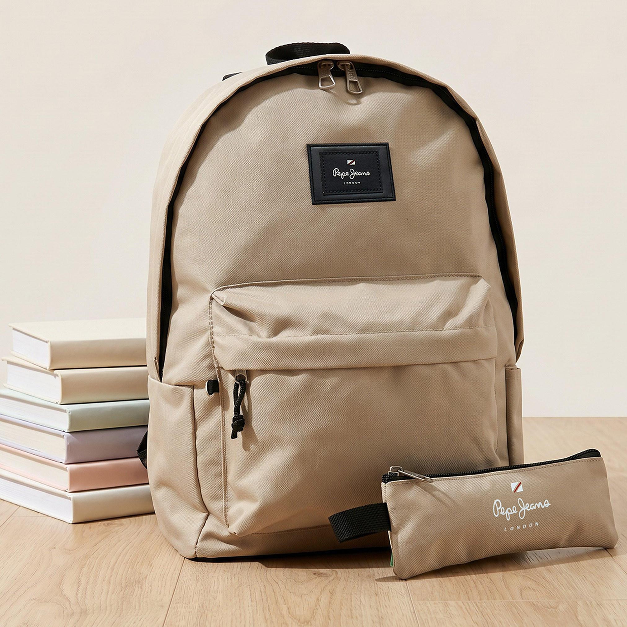 شنطة ظهر بزخارف شعار وأحزمة كتف مبطنة 8 - 13 سنة من بيبي جينز آريس - 18 بوصة-school-bagsandbackpacks-backpacks-image-1