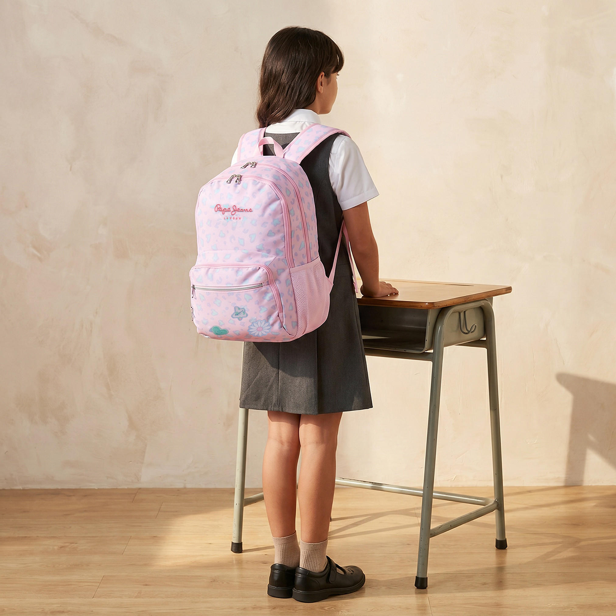 شنطة ظهر بطبعة مجردة للبنات من 8-13 سنة مع أحزمة كتف مبطنة - 18 بوصة-school-bagsandbackpacks-backpacks-image-2