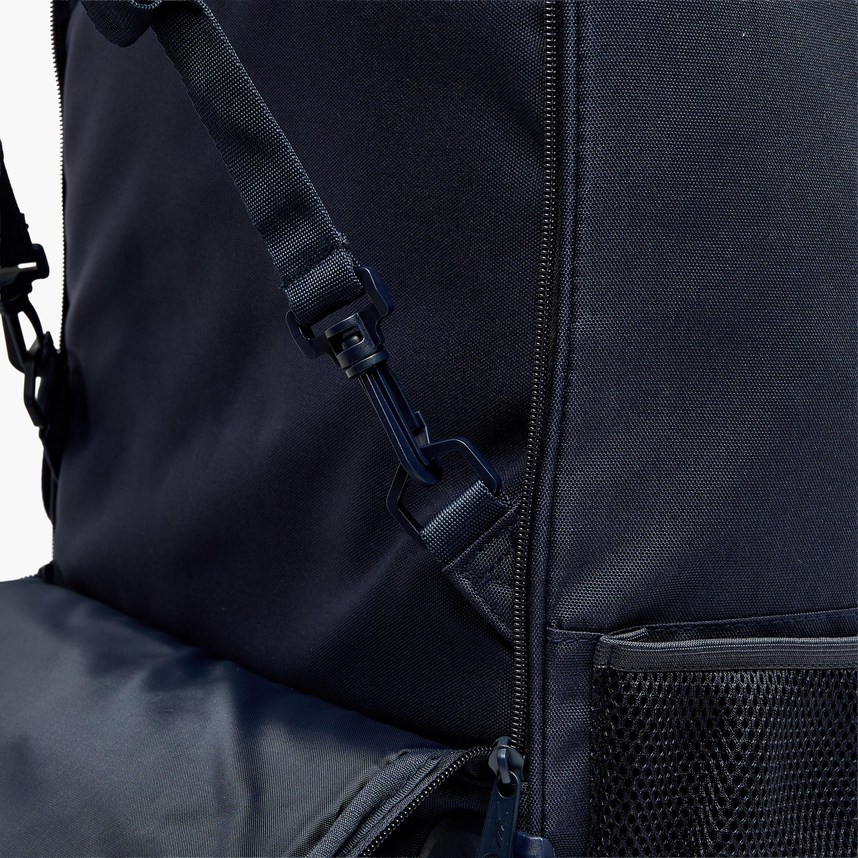 شنطة ظهر ترولي للأولاد 8-13 سنة بجيب قارورة ماء وطبعات شعار من ريبوك - 17 بوصة-school-bagsandbackpacks-trolleybags-image-12