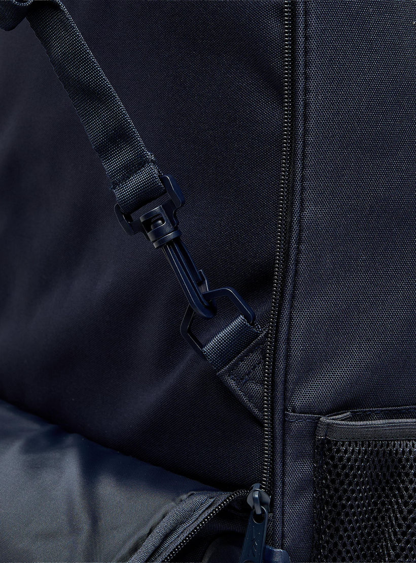 شنطة ظهر ترولي للأولاد 8-13 سنة بجيب قارورة ماء وطبعات شعار من ريبوك - 17 بوصة-school-bagsandbackpacks-trolleybags-image-12