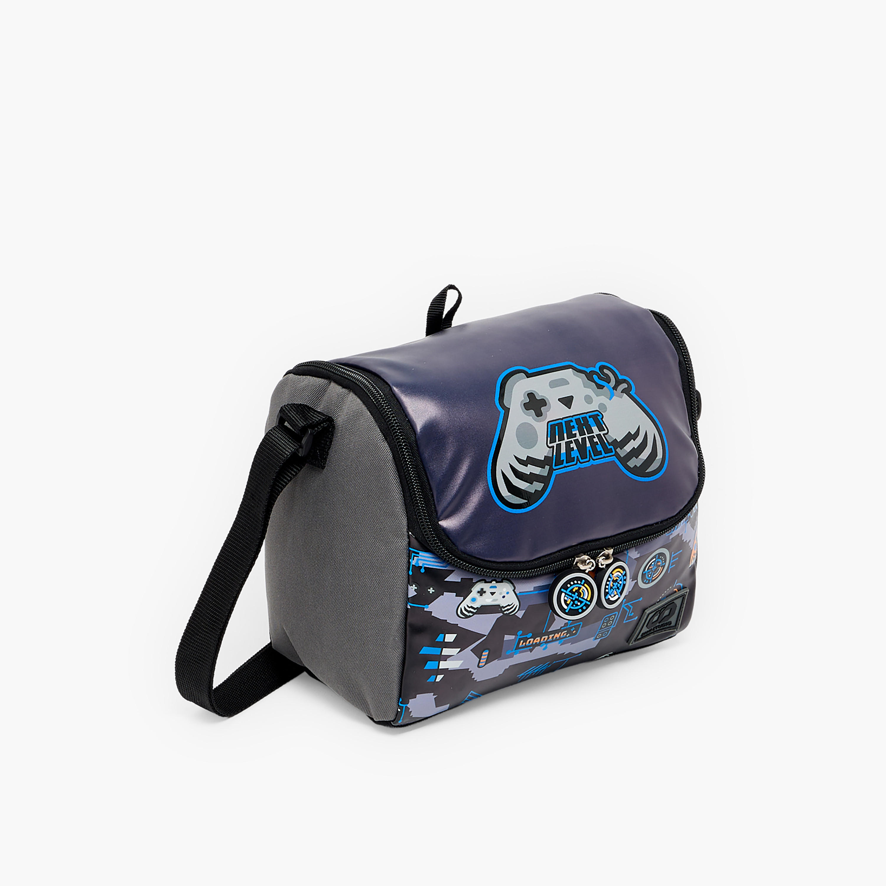 شنطة غداء عازلة للحرارة للأولاد سن 5-8 سنوات بطبعات من سامي ستوديو-school-lunchessentials-lunchbags-image-3