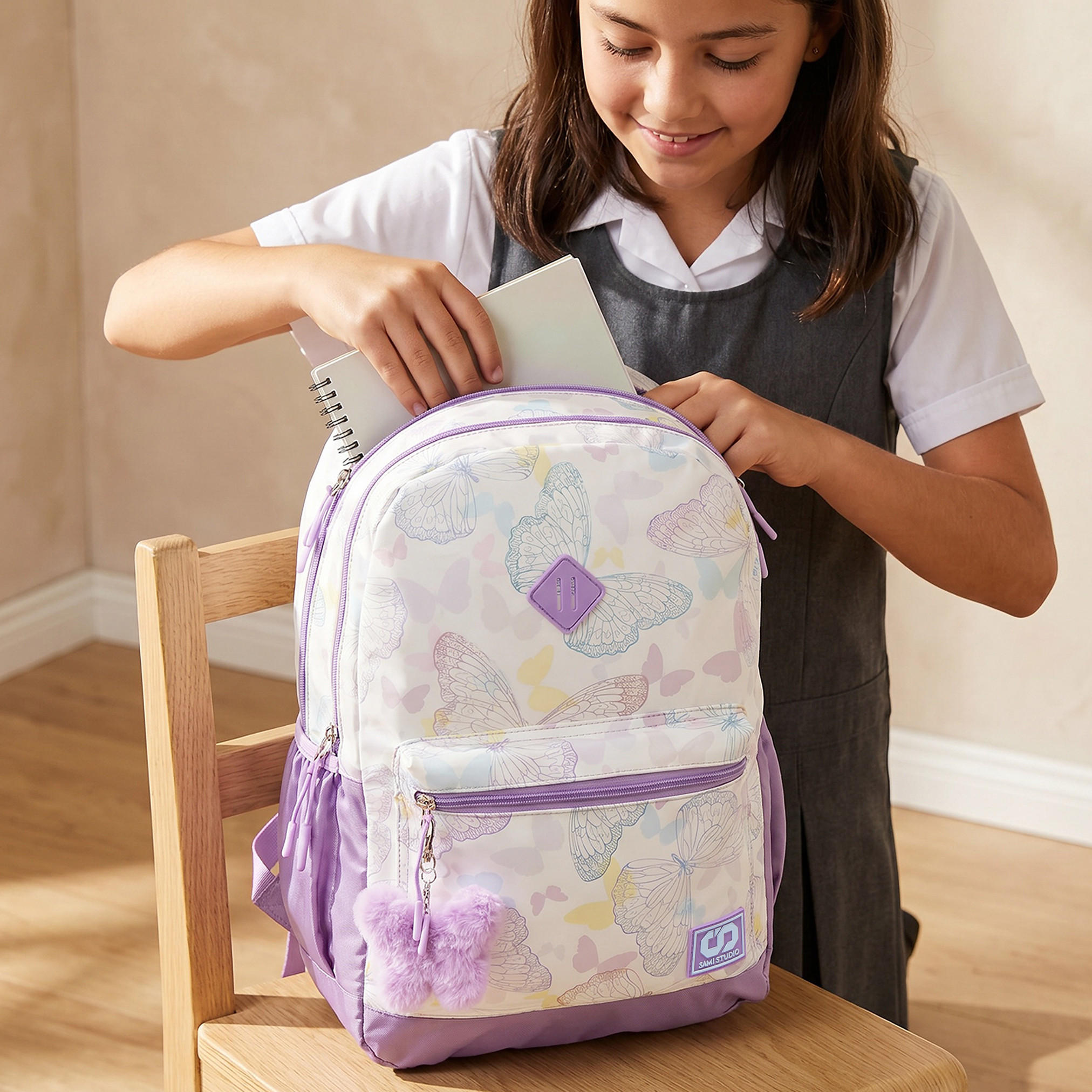 شنطة مدرسية بطبعات فراشات وحمالات كتف مبطنة للبنات 8-13 سنوات من سامي ستديو - 17 بوصة-school-bagsandbackpacks-backpacks-image-3