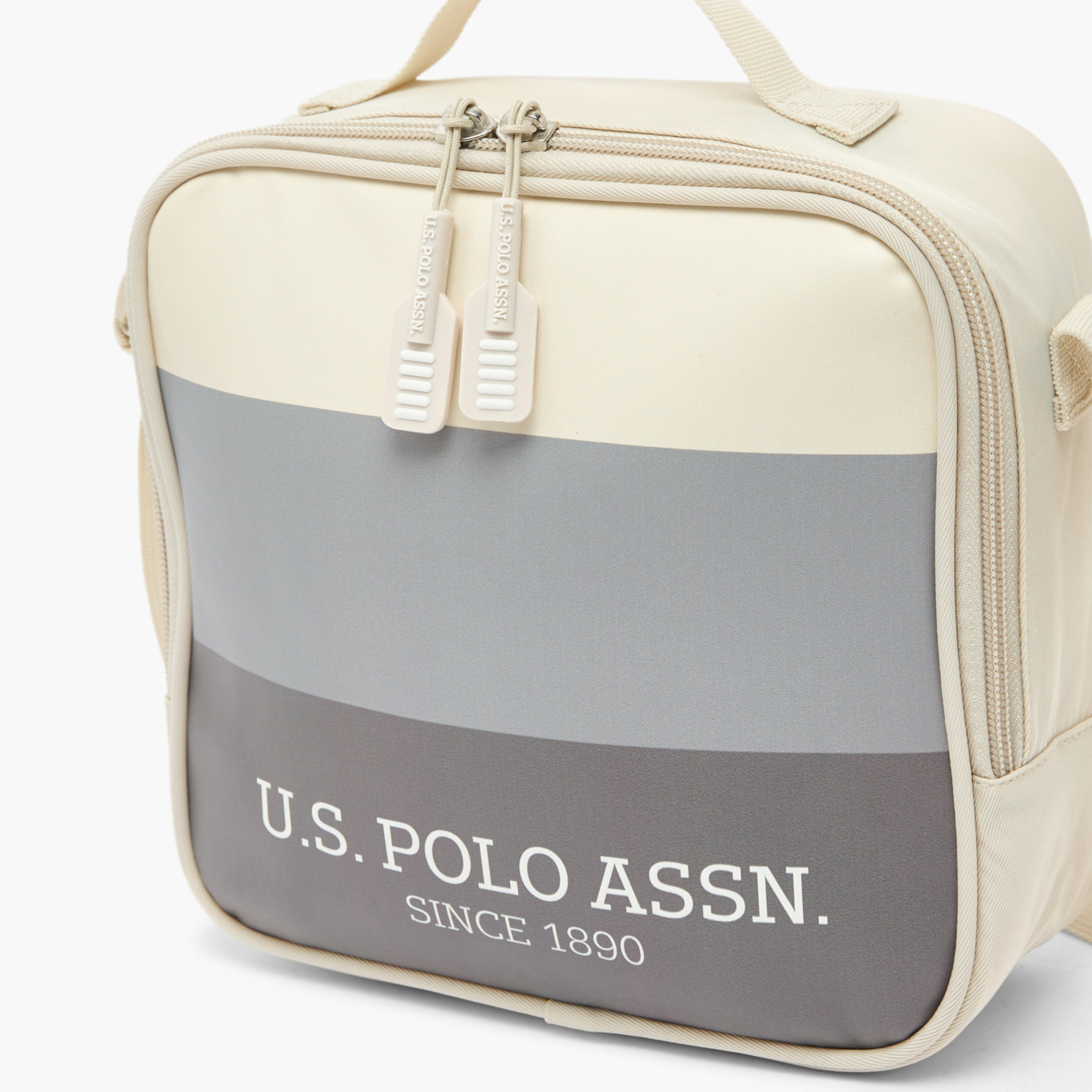شنطة غداء عازلة للحرارة بطبعات للأولاد من 8 - 13 سنة من يو أس بولو أسن-school-lunchessentials-lunchbags-image-5