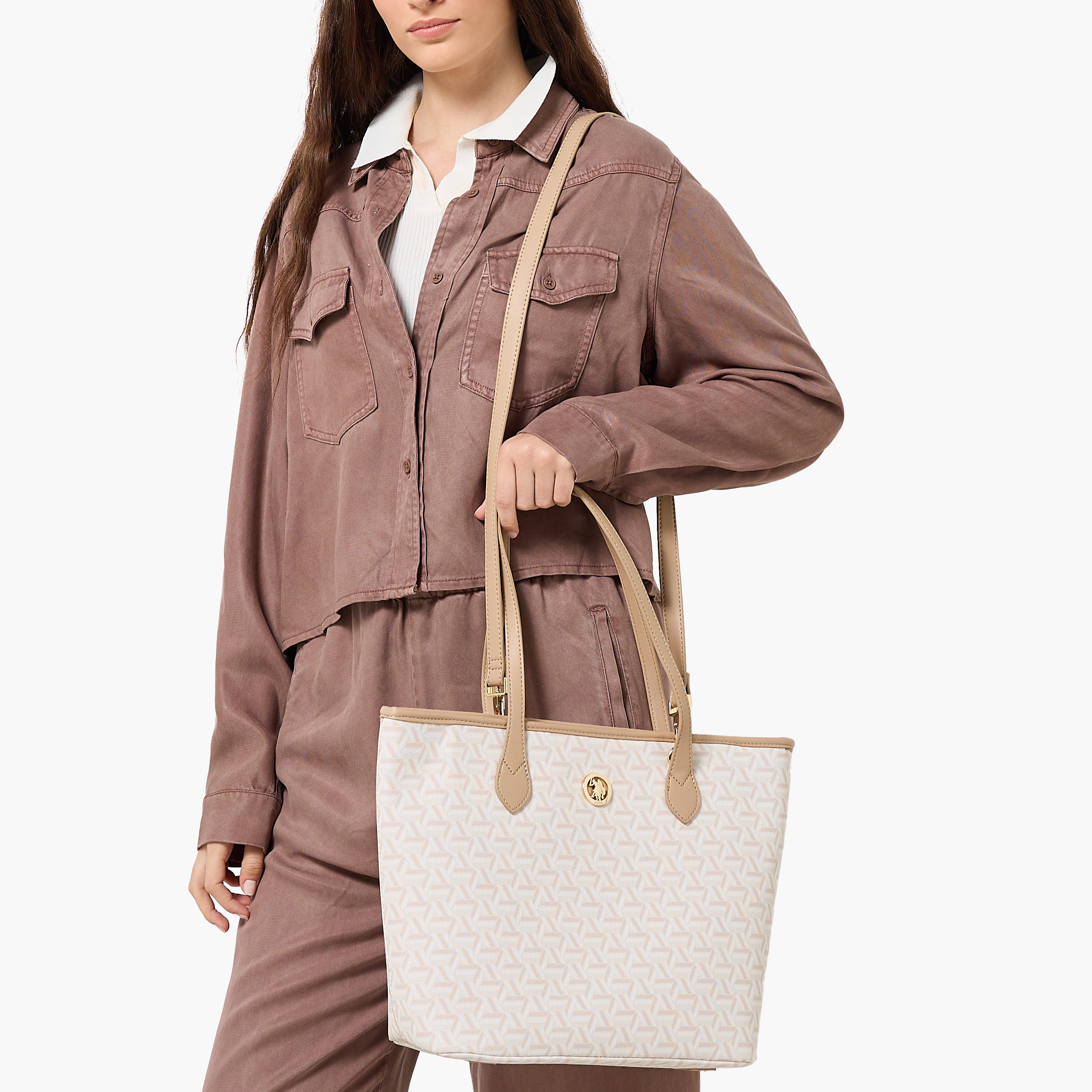 شنطة توت بطبعات هندسية وبحزام قابل للفصل من يو إس بولو أسن-women-bagsandwallets-handbags-image-1
