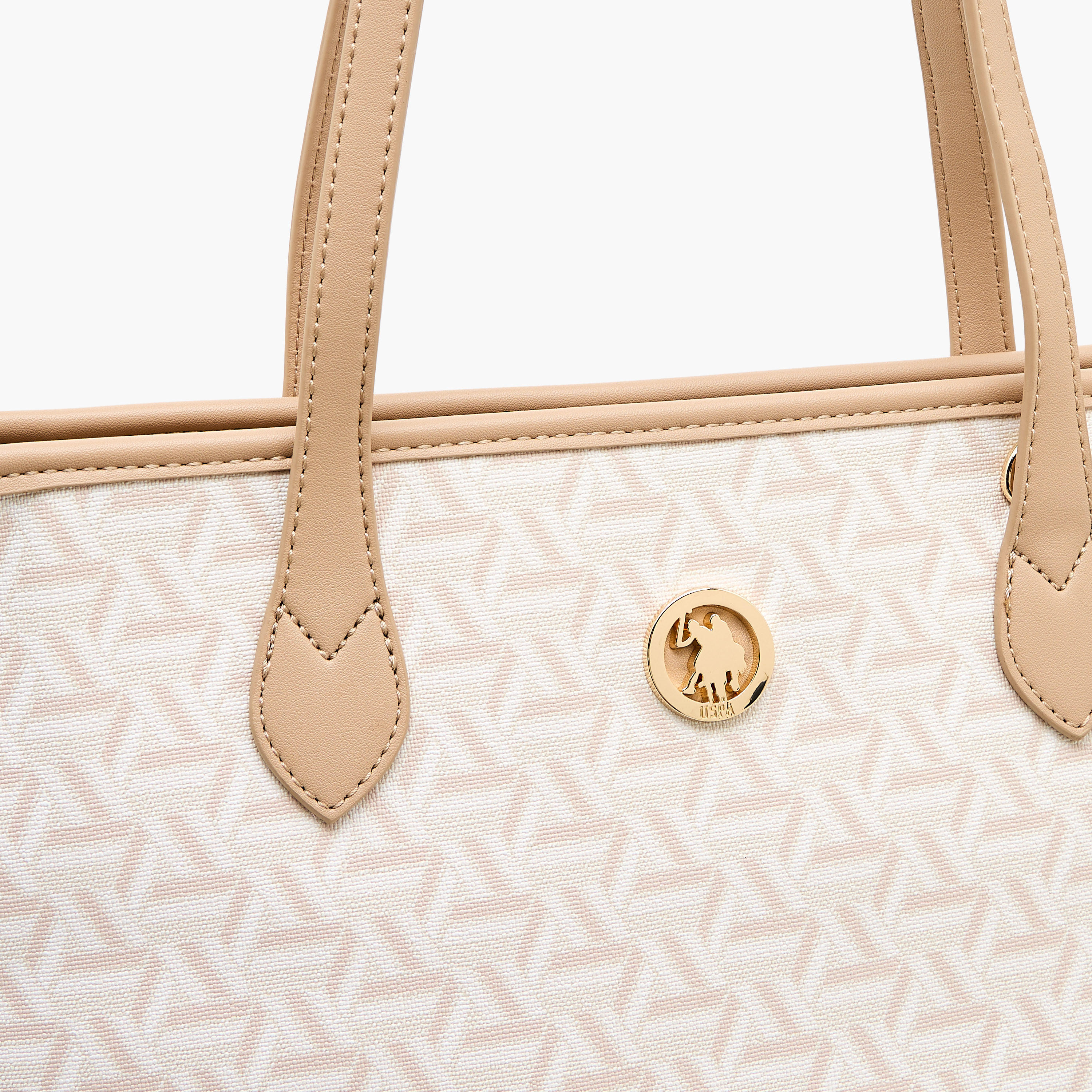 شنطة توت بطبعات هندسية وبحزام قابل للفصل من يو إس بولو أسن-women-bagsandwallets-handbags-image-5