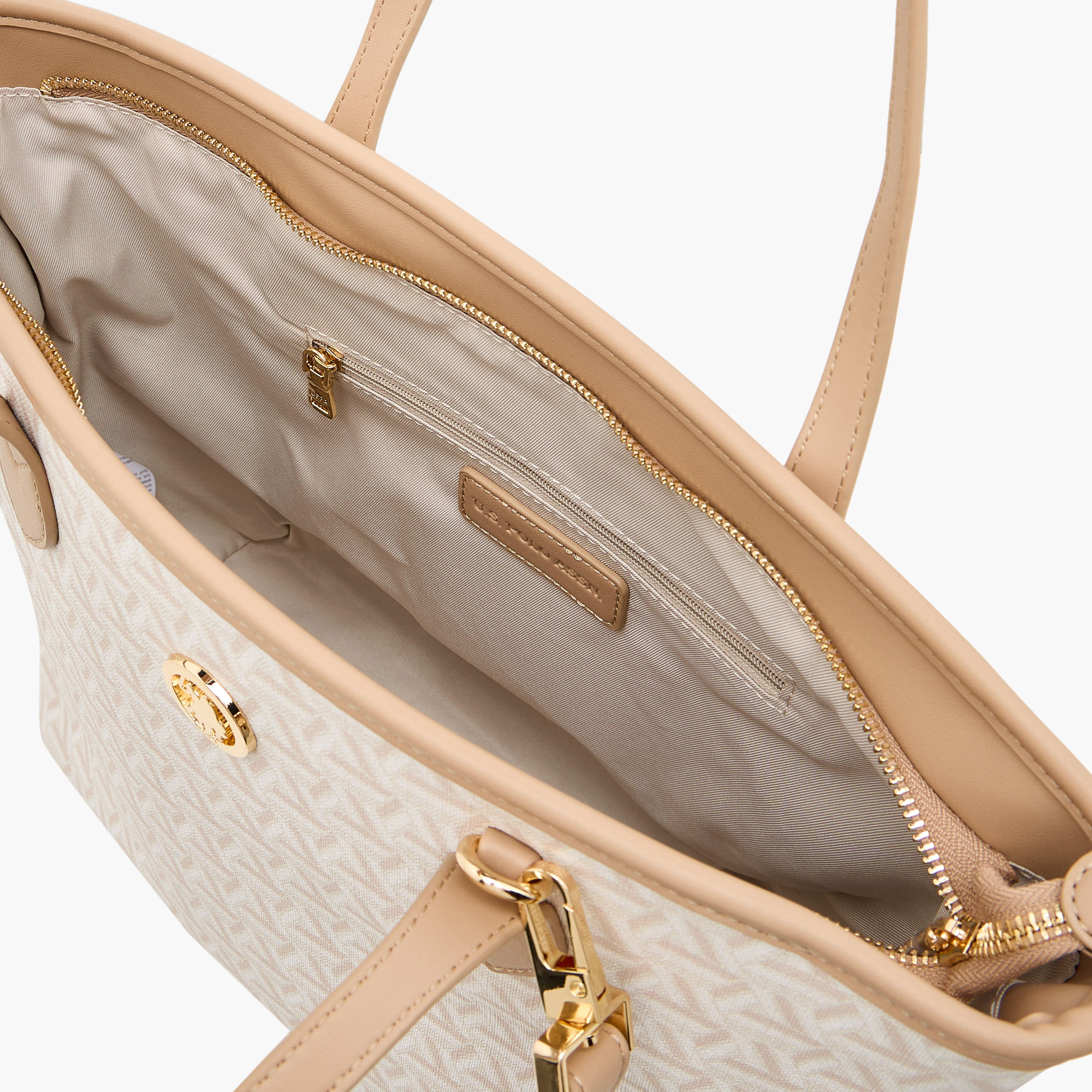 شنطة توت بطبعات هندسية وبحزام قابل للفصل من يو إس بولو أسن-women-bagsandwallets-handbags-image-9