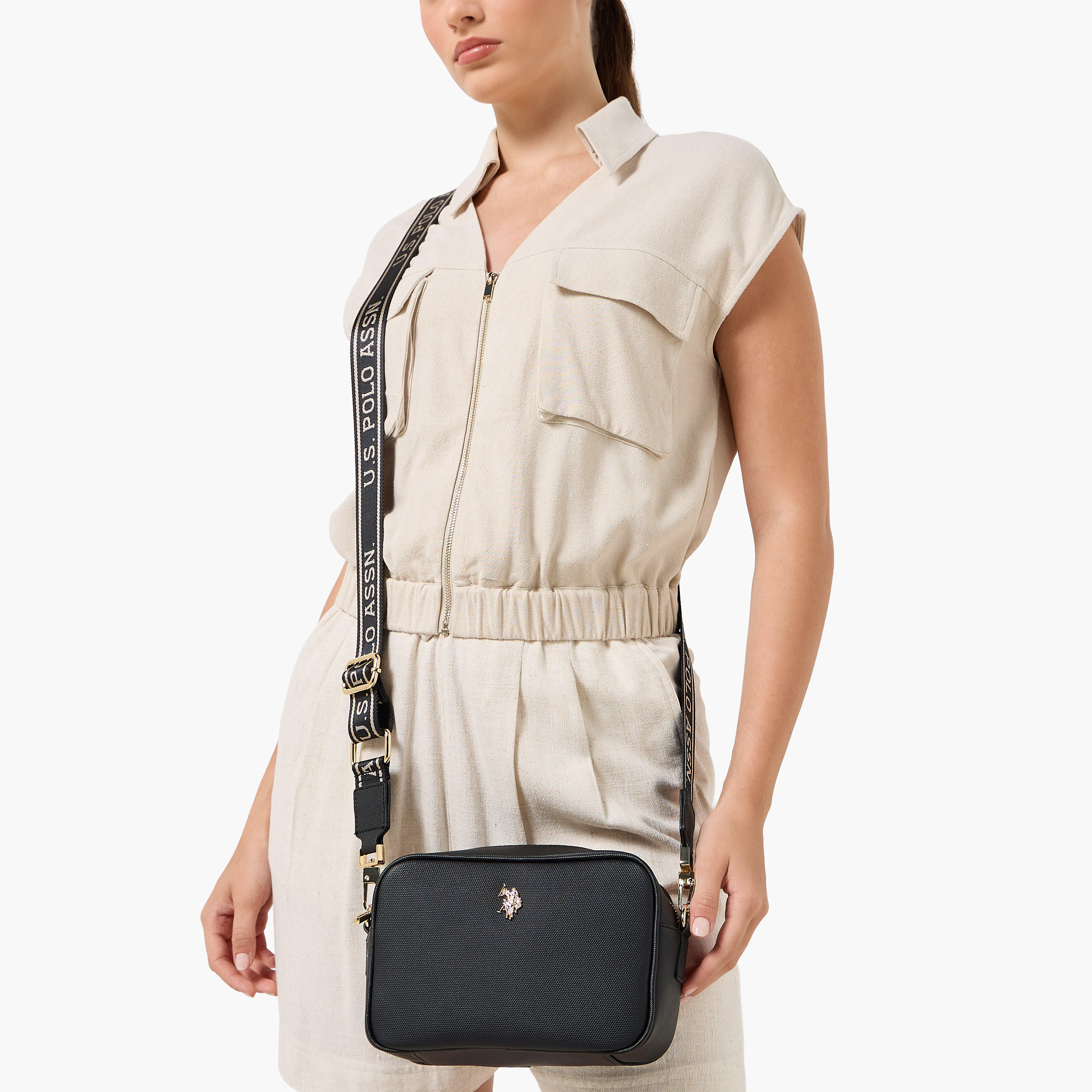 شنطة كروس بودي بارزة الملمس بحزام قابل للتعديل من يو إس بولو أسن-women-bagsandwallets-handbags-image-2