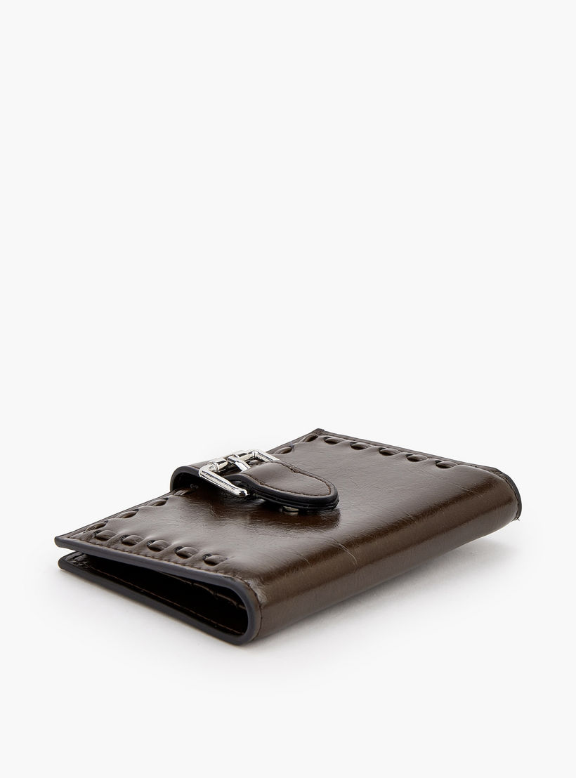 محفظة ثنائية الطي بإبزيم وتفاصيل غرز من سيليست-women-bagsandwallets-wallets-image-4
