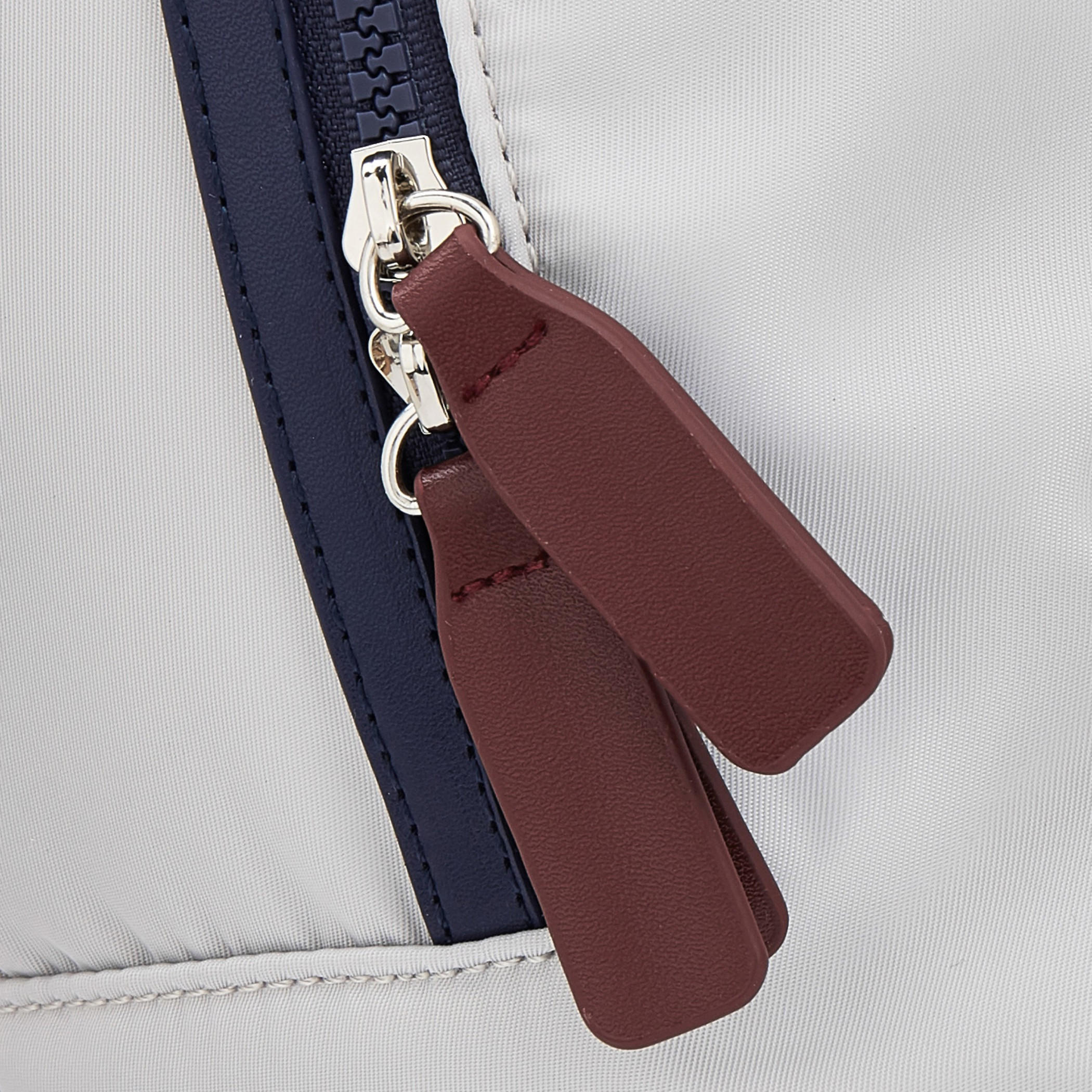 شنطة ظهر بحمالات مبطنة وطبعات قوالب ملونة من لي كوبر-women-bagsandwallets-backpacks-image-4