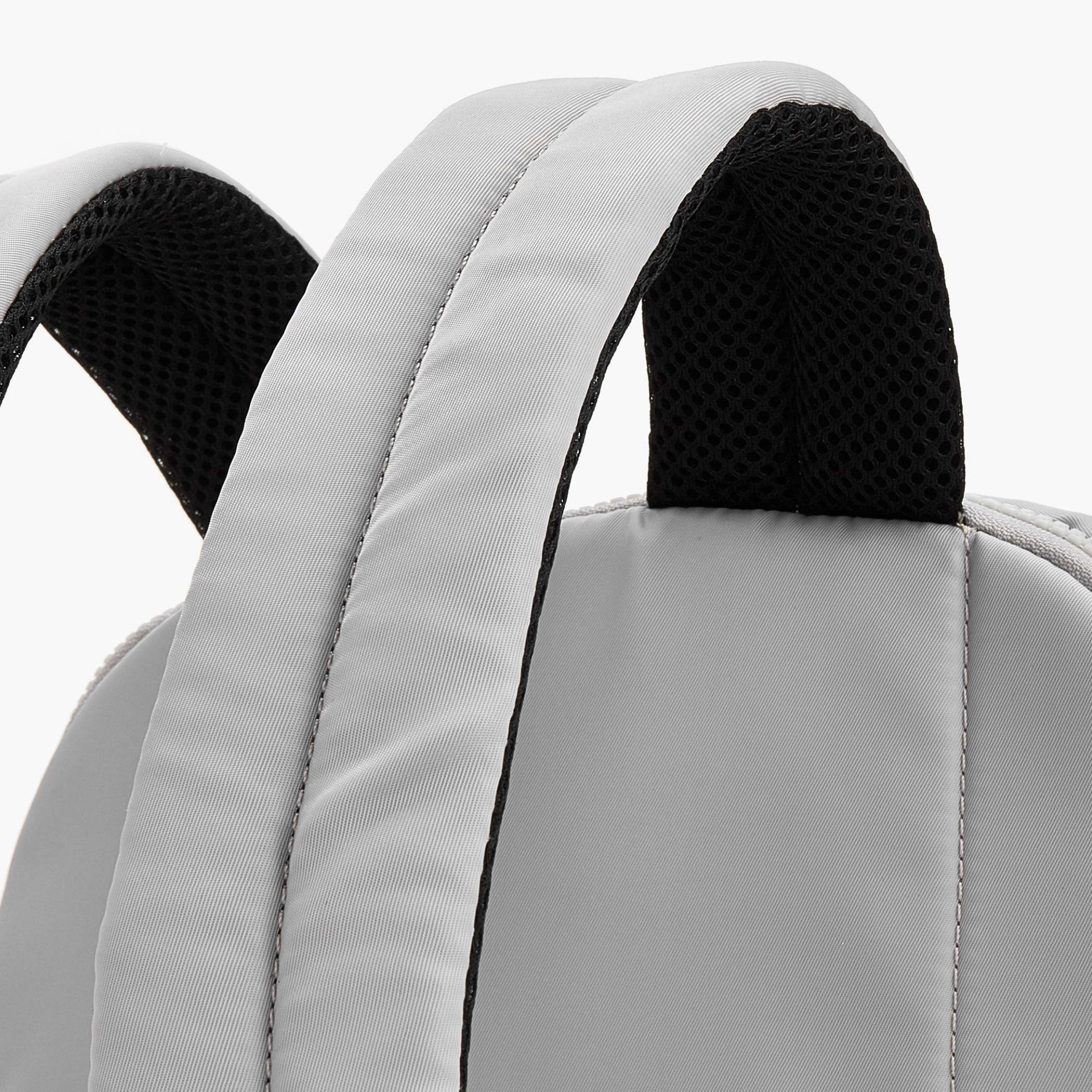 شنطة ظهر بجيب شبكي وطبعات شعار من لي كوبر-women-bagsandwallets-backpacks-image-6