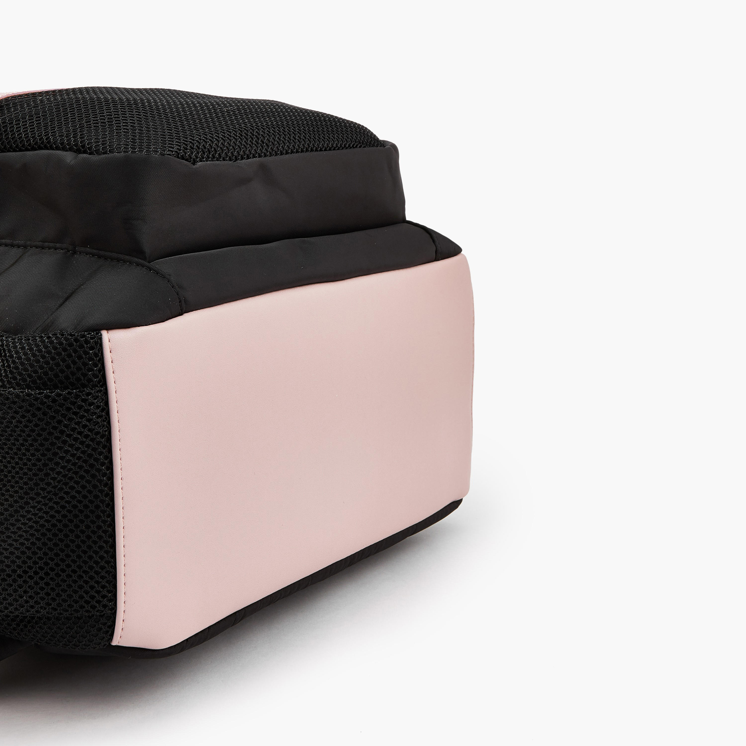 شنطة ظهر بجيب شبكي وطبعات شعار من لي كوبر-women-bagsandwallets-backpacks-image-7