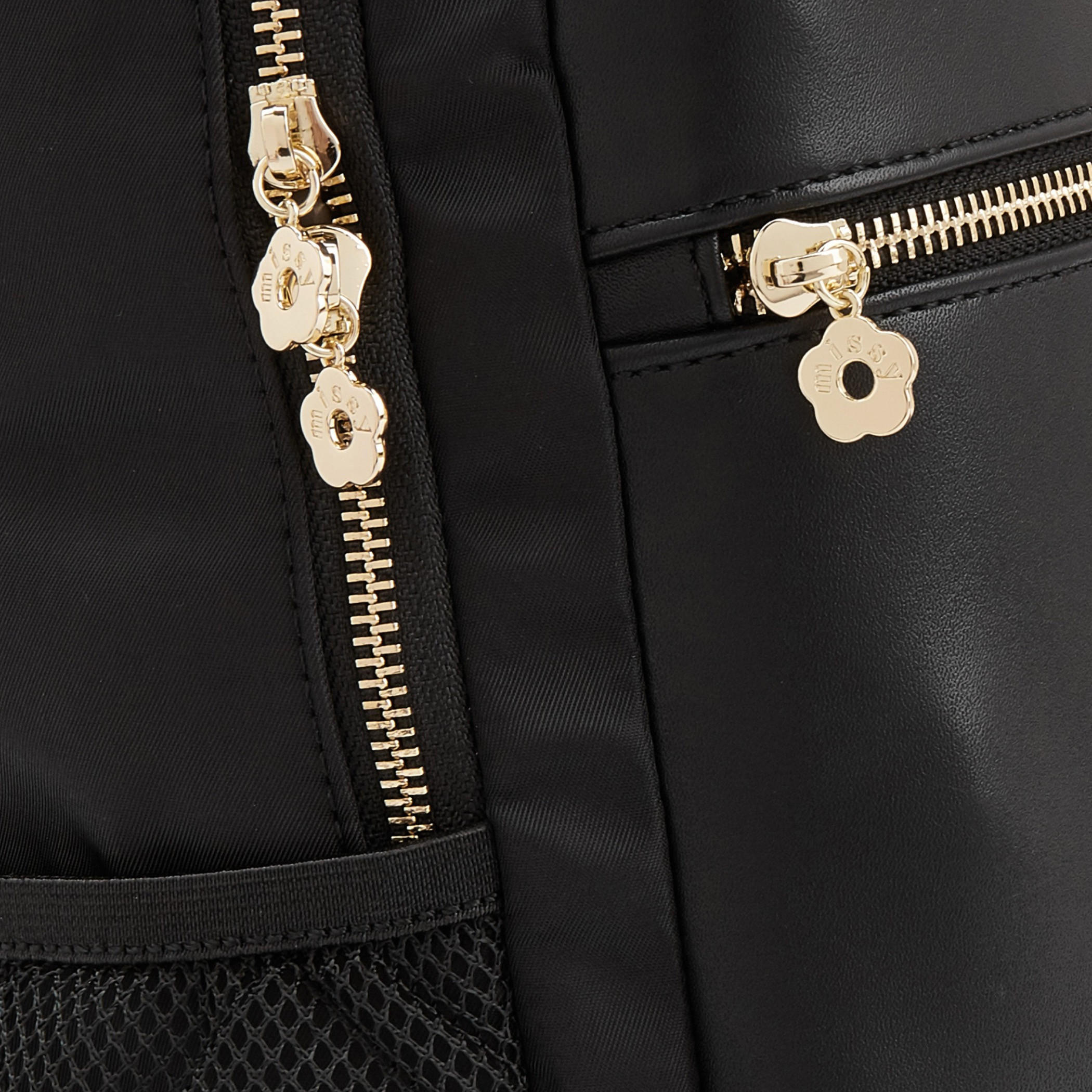 شنطة ظهر سادة بحمالات كتف قابلة للتعديل من ميسي-women-bagsandwallets-backpacks-image-4