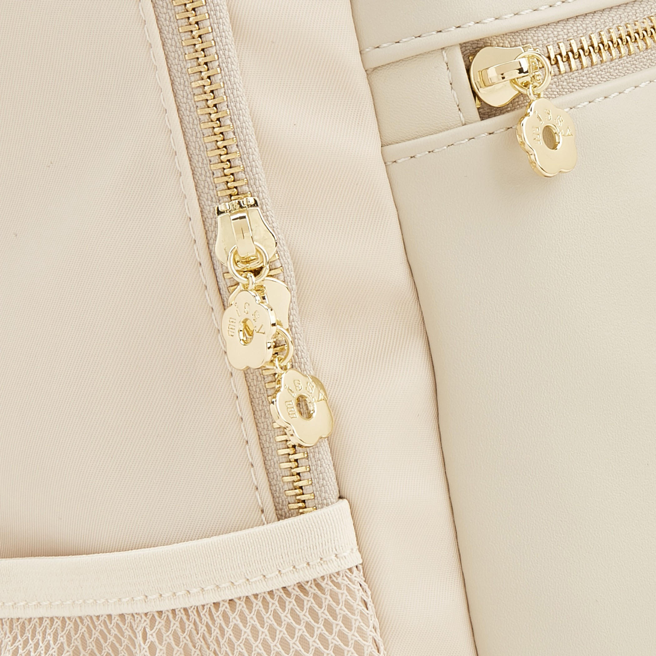 شنطة ظهر سادة بحمالات كتف قابلة للتعديل من ميسي-women-bagsandwallets-backpacks-image-4