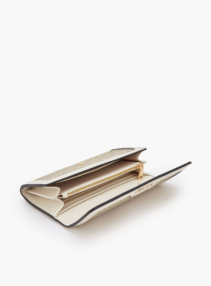 محفظة بطبعة مونوجرام وزر إغلاق كبس من سيليست-women-bagsandwallets-wallets-image-6
