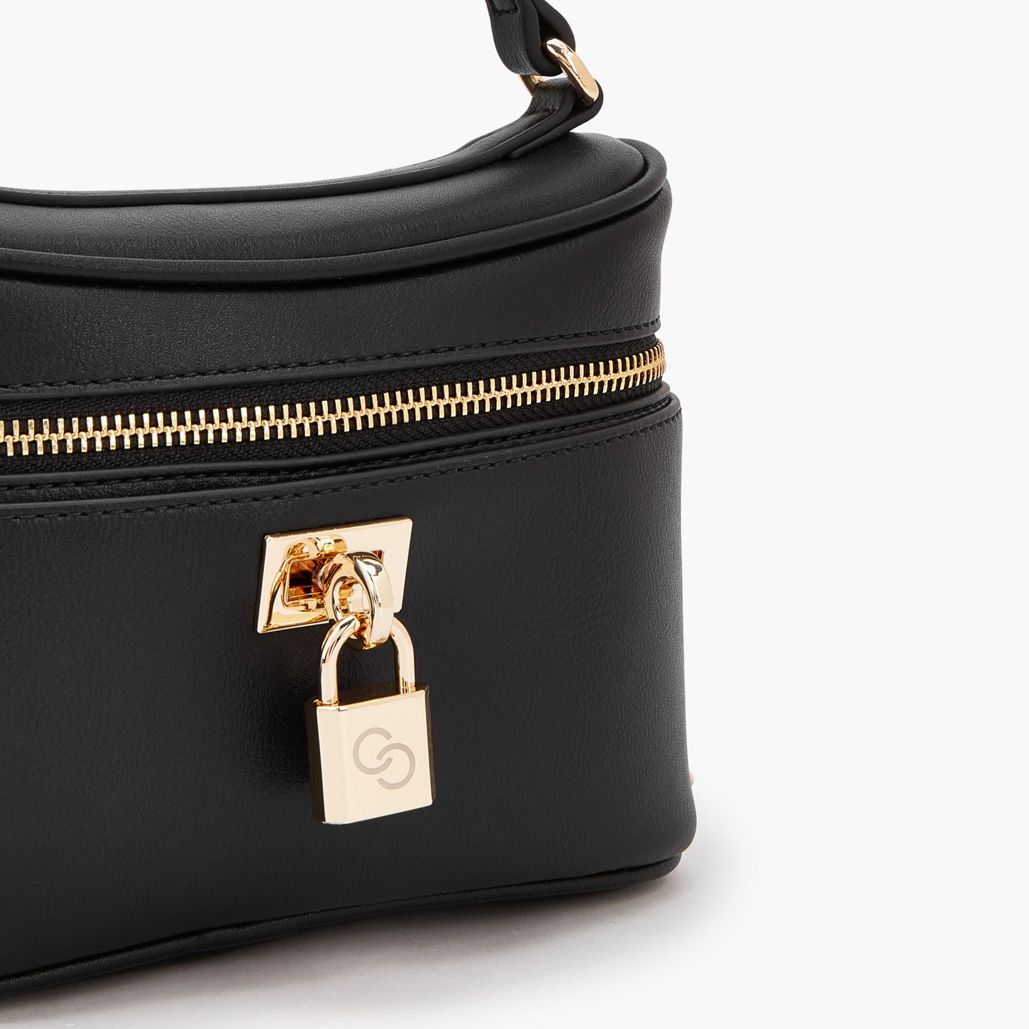 شنطة كروس بودي سادة بقفل من سيليست-women-bagsandwallets-handbags-image-4