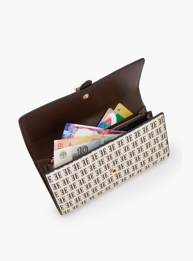 محفظة بطبعة مونوجرام مع إغلاق بزر كبس من إل-women-bagsandwallets-wallets-image-7