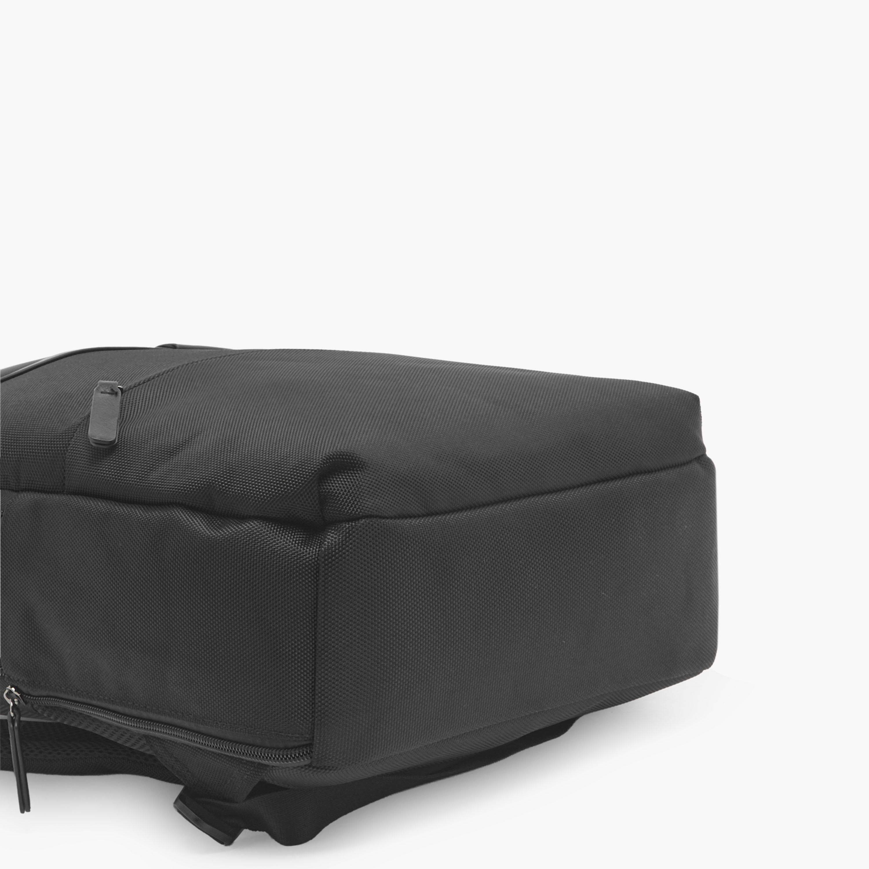 شنطة ظهر للرجال بأحزمة مبطنة من دوتشيني-men-bags-image-6