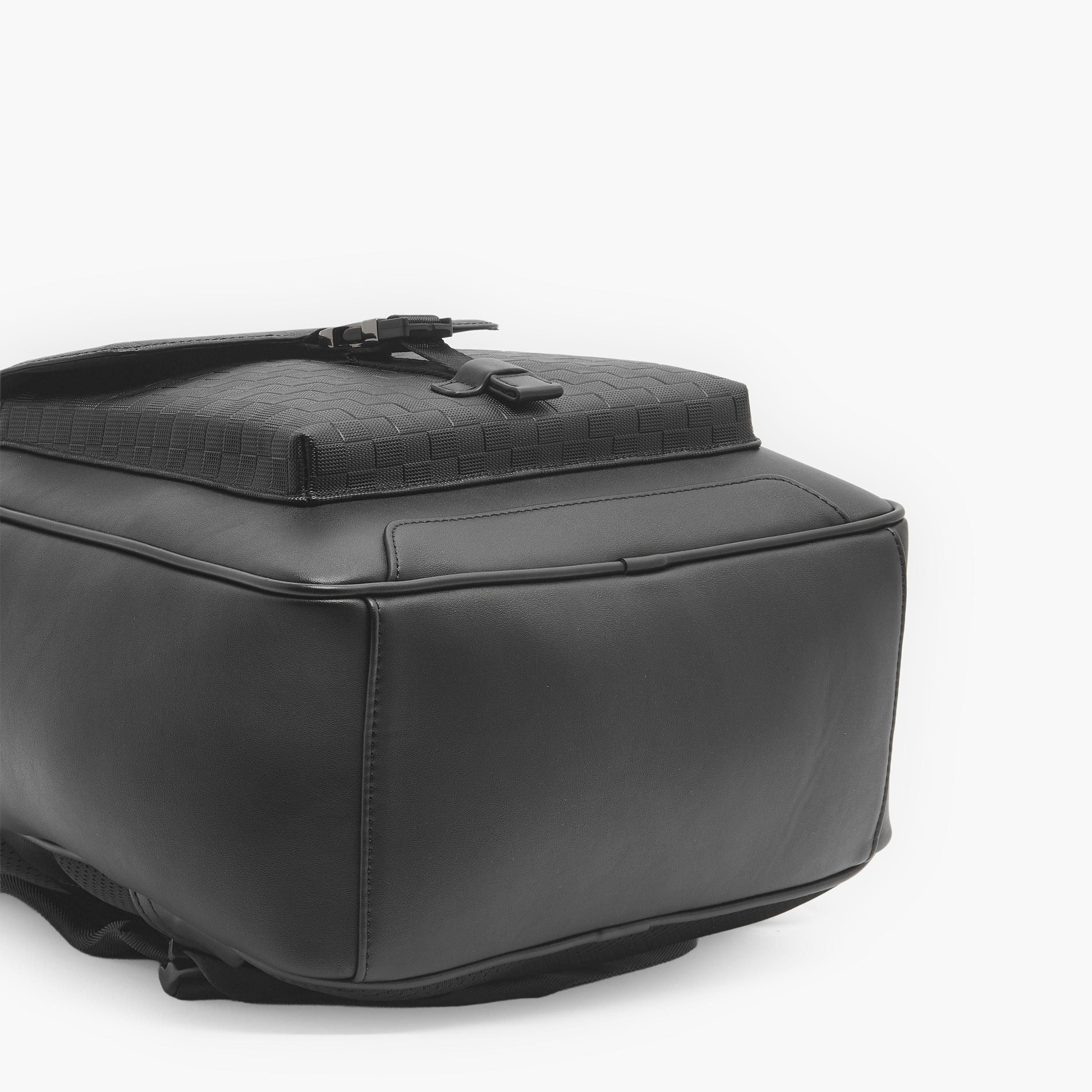 شنطة ظهر بحمالات مبطنة للرجال من دوتشيني-men-bags-image-6