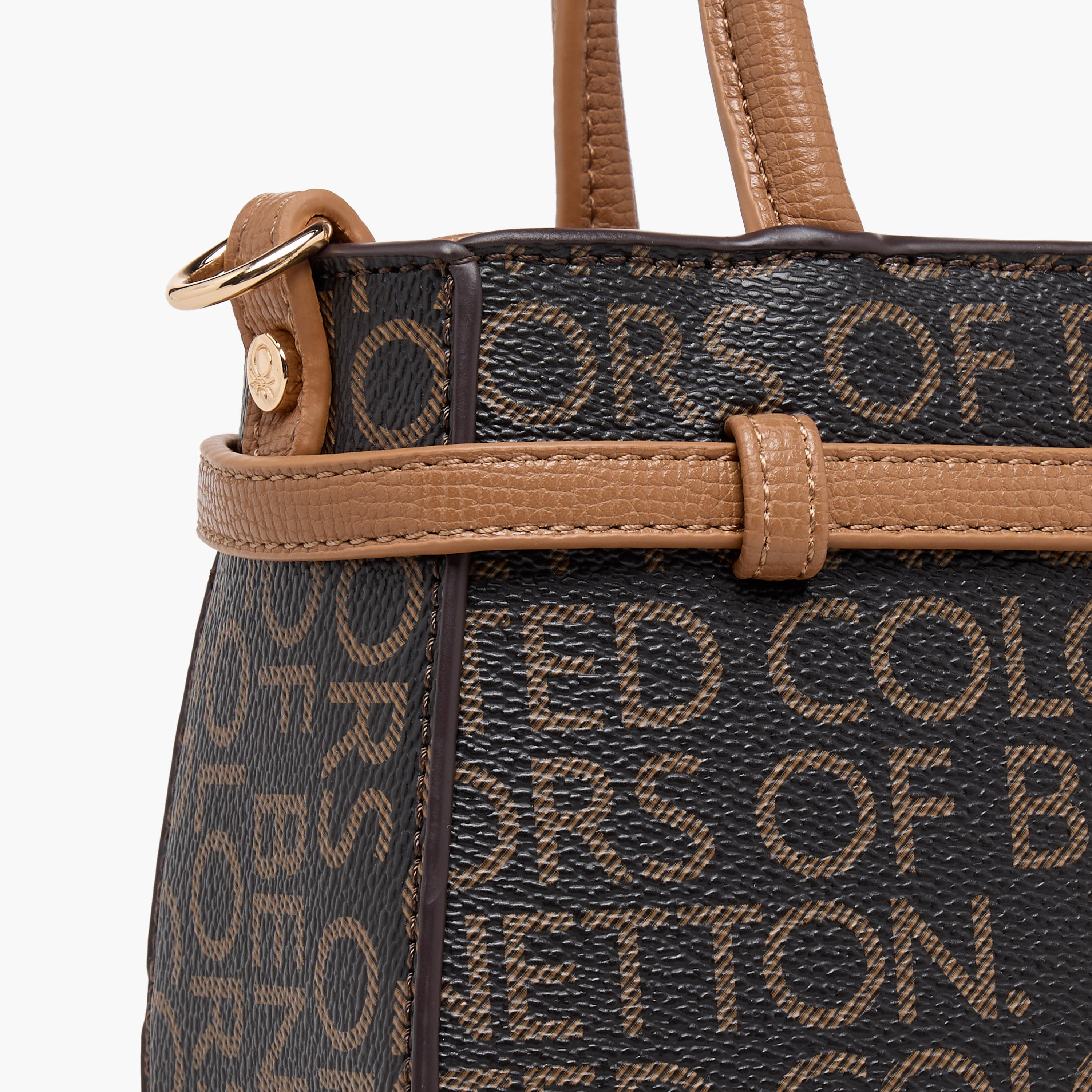 شنطة كروس بودي بحزام قابل للتعديل وطبعات من يونايتد كلرز أو بينيتون-women-bagsandwallets-handbags-image-4