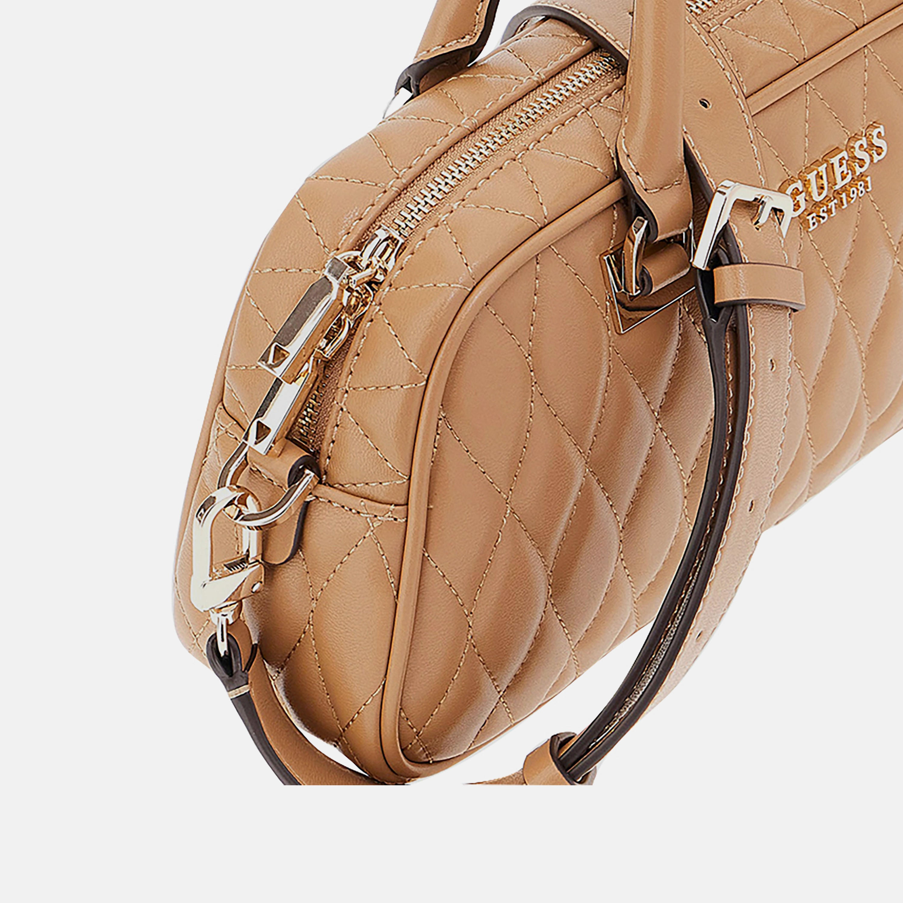حقيبة ساتشيل Guess Valla المبطنة بنقش الماس بمقبضين وإغلاق بسحاب وحزام قابل للفصل-women-bagsandwallets-handbags-image-2