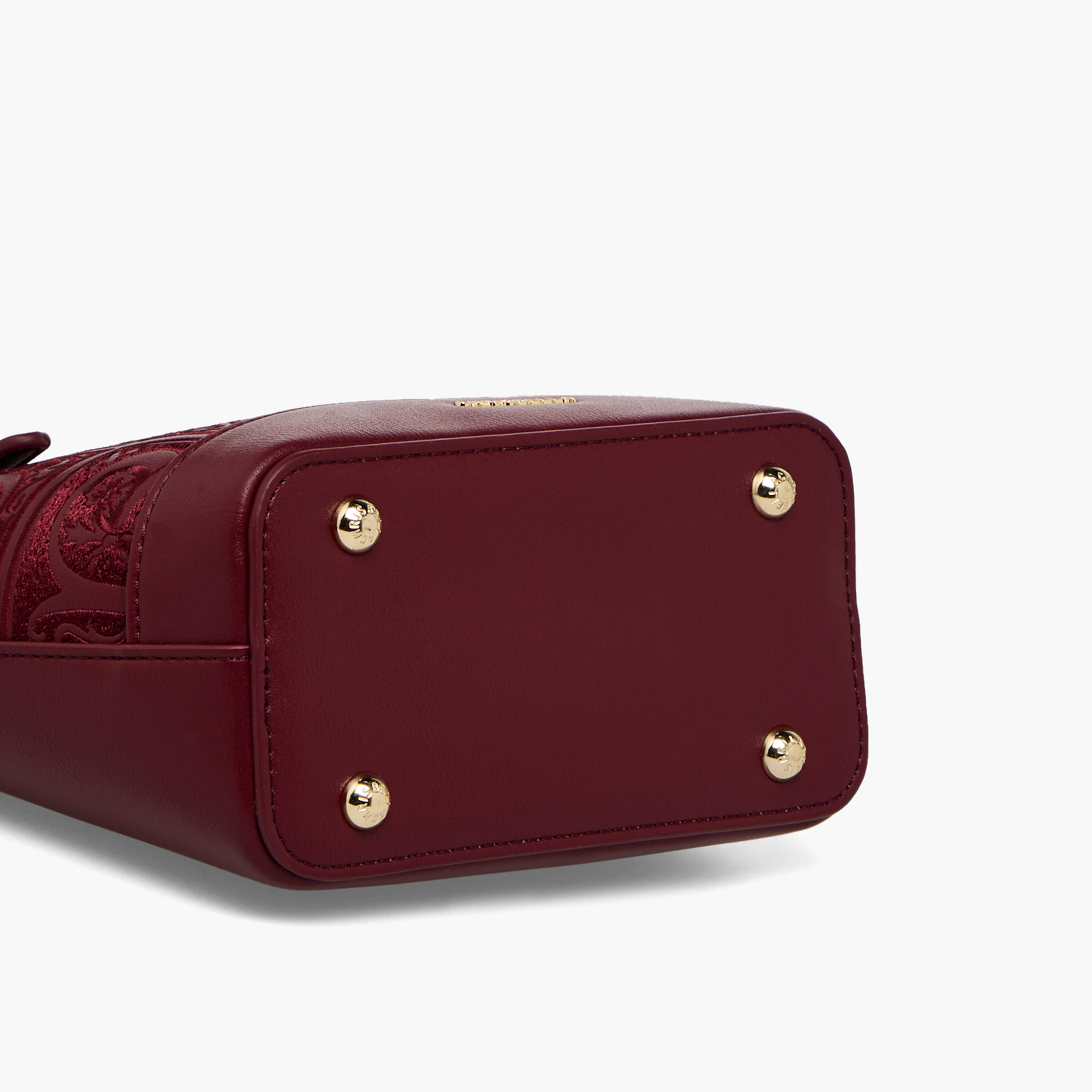 شنطة توتي مطرزة بسحاب إغلاق من كريسبيلا-women-bagsandwallets-handbags-image-7