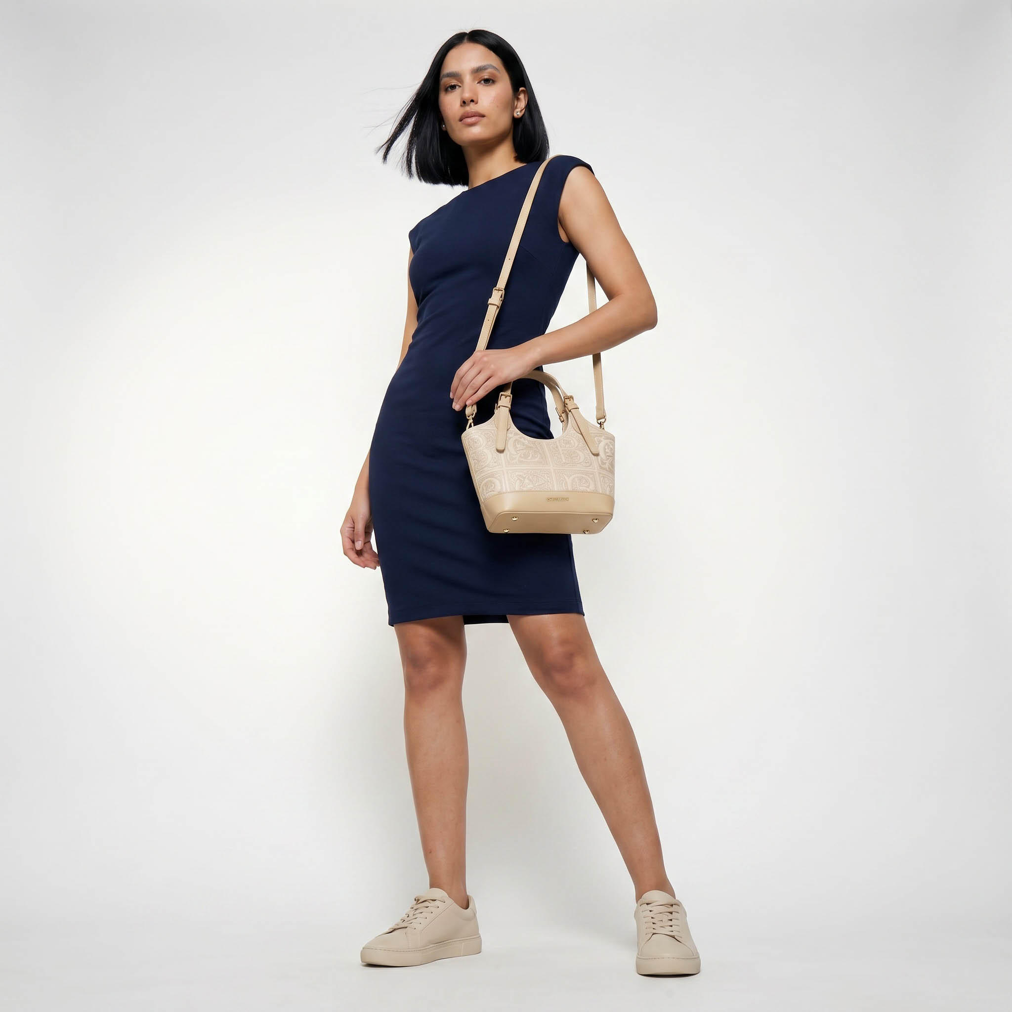 شنطة كتف مطرزة بسحاب إغلاق من كريسبيلا-women-bagsandwallets-handbags-image-3