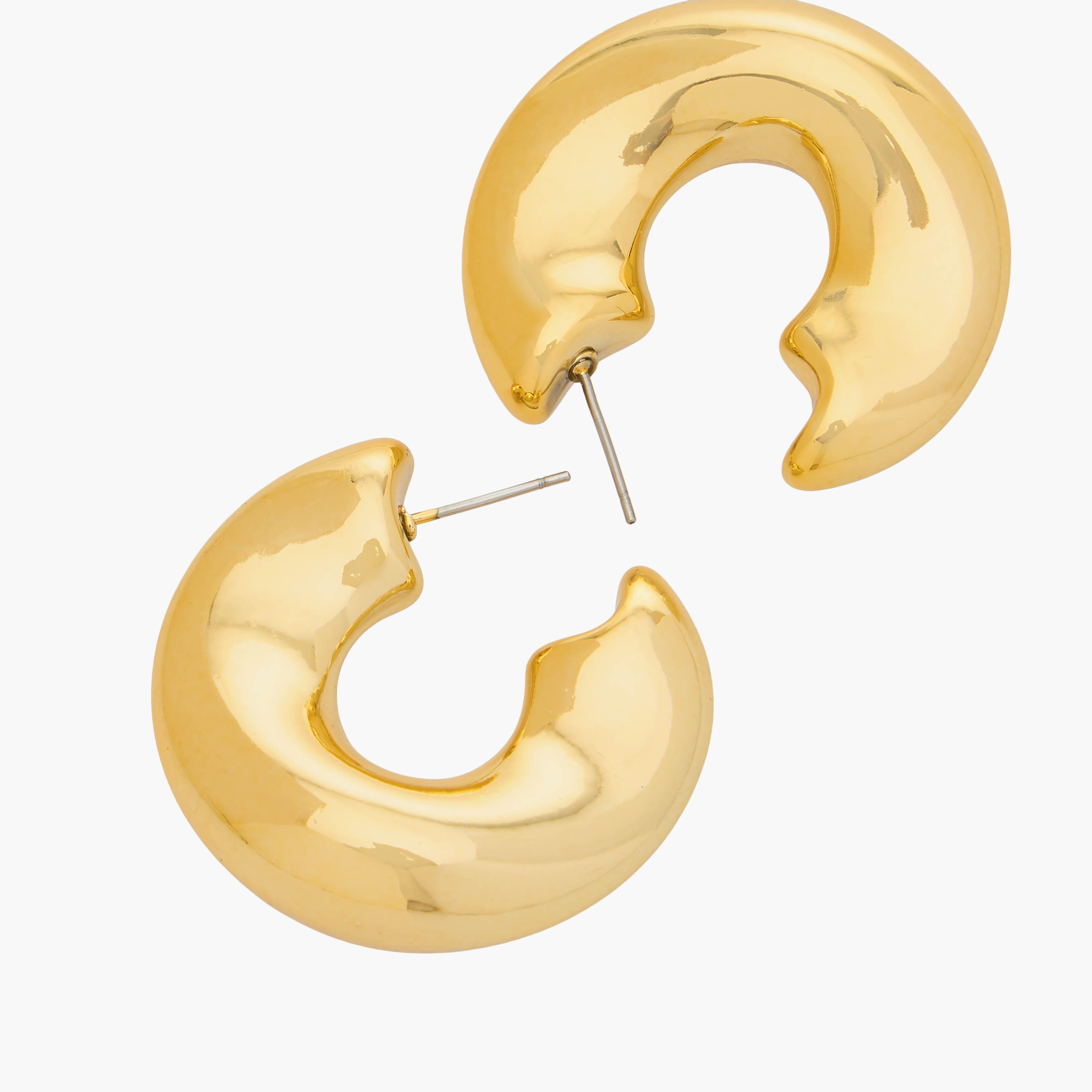 حلق حلقي بلون ذهبي ومكبس إغلاق-women-watchesandjewellery-jewellery-earrings-image-3