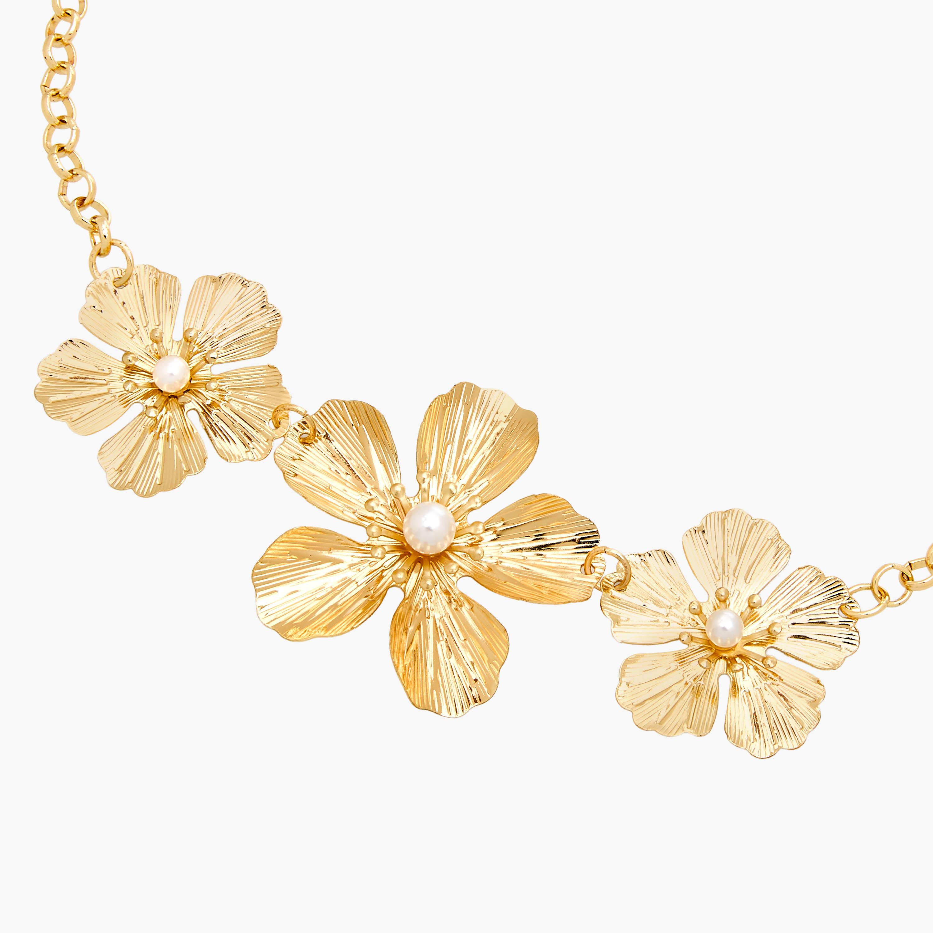 قلادة ذهبية بتصميم زهري-women-watchesandjewellery-jewellery-necklacesandpendants-image-2