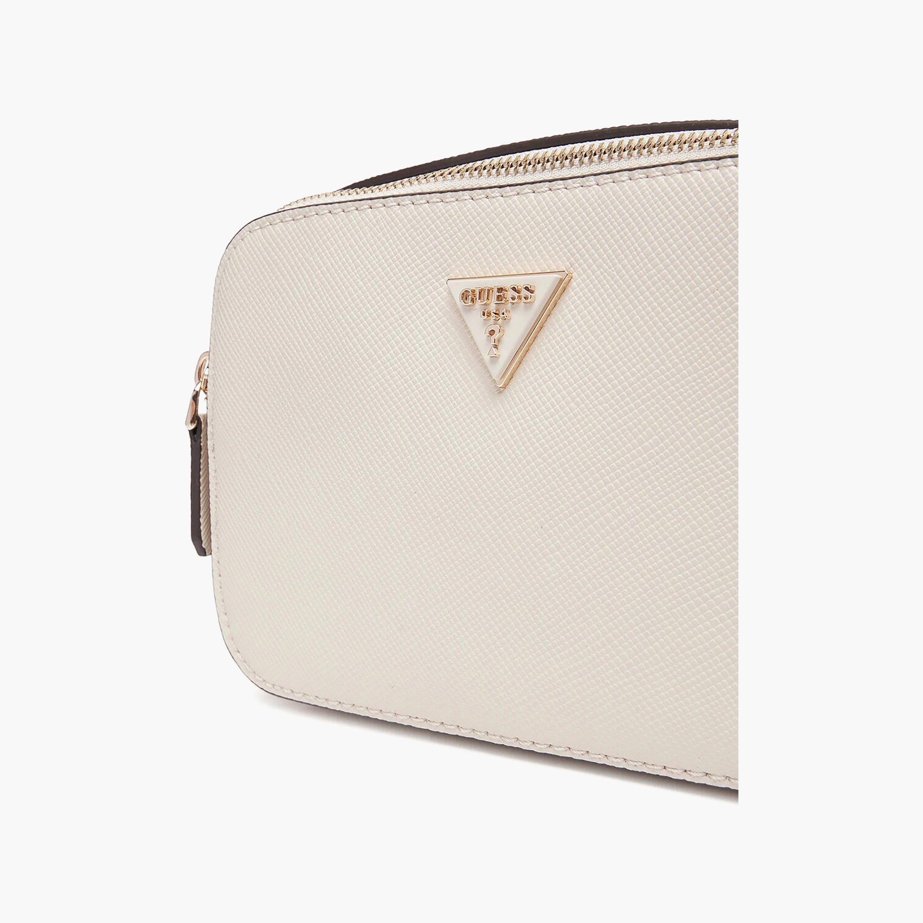 حقيبة كروسبودي من Guess Noelle II مصنوعة من جلد سافيانو، مزودة بسحاب إغلاق وحزام سلسلة.-women-bagsandwallets-handbags-image-4