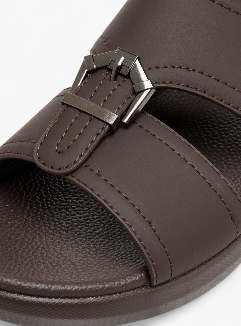 صندل مريح سهل الارتداء بإبزيم من إل بي إل من شو إكسبريس-men-shoes-sandals-image-4