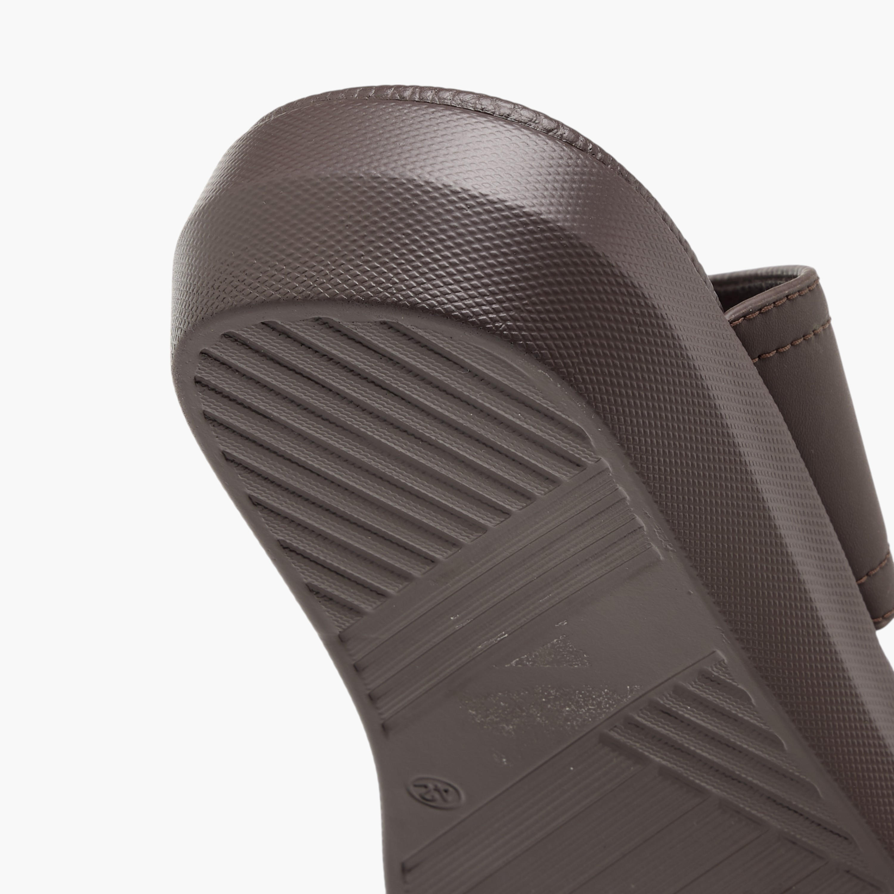 صندل مريح سهل الارتداء بإبزيم من إل بي إل من شو إكسبريس-men-shoes-sandals-image-6