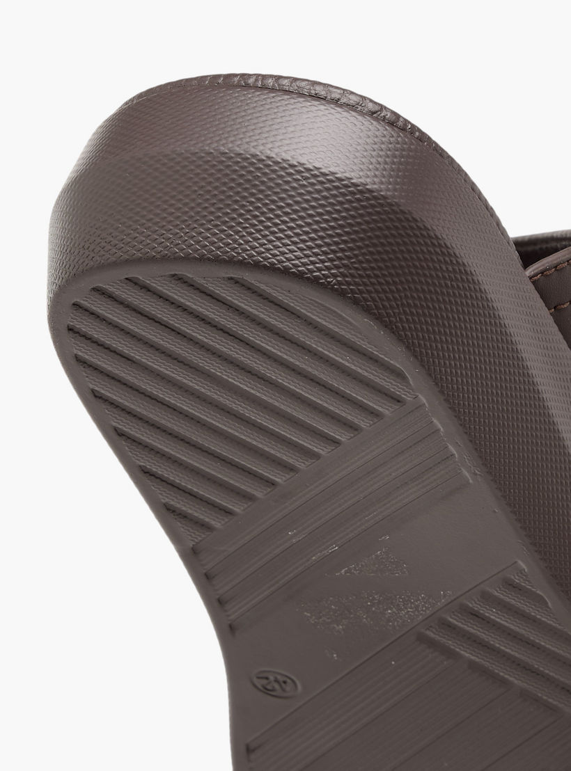 صندل مريح سهل الارتداء بإبزيم من إل بي إل من شو إكسبريس-men-shoes-sandals-image-6
