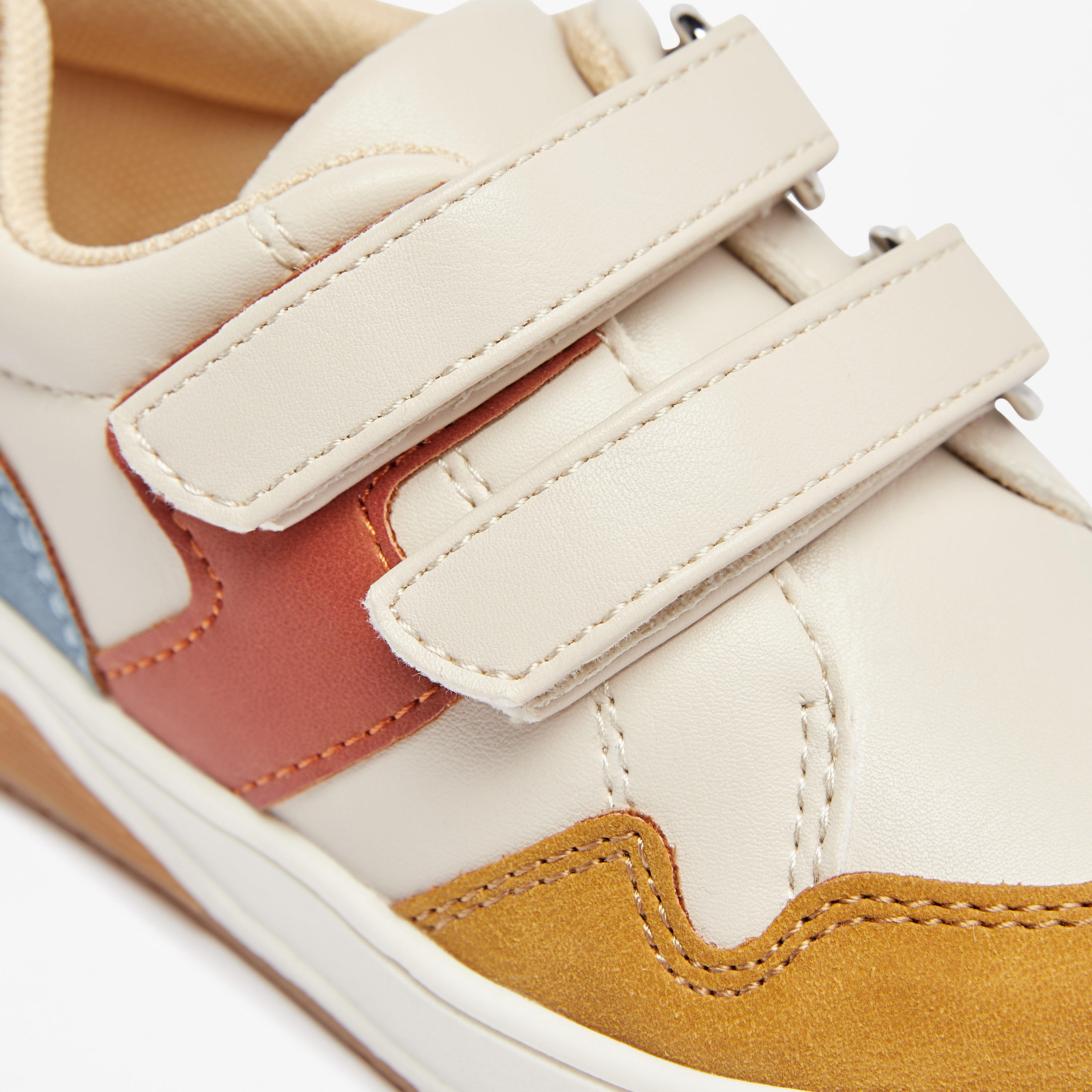 حذاء سنيكرز بقوالب ملوّنة وشريط إغلاق لاصق من بيرفيت-boys-shoes-sneakers-image-5